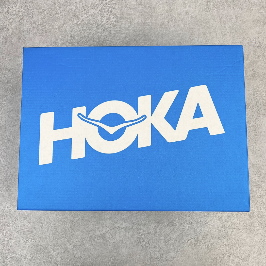 图片[9]-HOKA ONE ONE Speedgoat 5 户外越野跑步鞋 飞速羚羊5系列 新一代工程网纱鞋面 在确保鞋面稳定性的同时减少了固定胶条的使用 鞋面更轻盈、透气、舒适 可回收材料 为环保做出贡献 延伸后跟拉攀 方便快速穿脱 速度型滚动平衡技术 在崎岖的路面上 为平稳顺畅的步伐提供支持 HOKA ONE ONE是来自美国的跑步鞋知名品牌 创立于2009年 始终致力于为所有跑者提供更新、更好的跑步装备 相比常规跑鞋特别研发使用性能独特的几何形跑鞋中底 此种鞋底更厚、更高、回弹性也更好 除了卓越的缓冲性能 它还能为各种阶段的跑者带来更具动感、更加稳定的跑步体验 从设计之初就清楚意识到 要保证跑者步幅的均匀一致 双脚自然而然的运动至关重要 尺码：36 36.5 37.5 38 38.5 39 40 40.5 41 42 42.5 43 44 44.5 45-选品中心