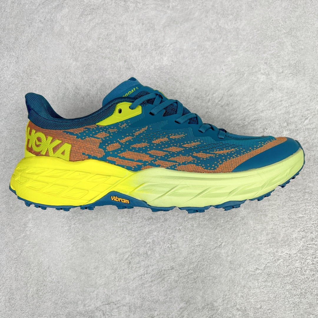 HOKA ONE ONE Speedgoat 5 户外越野跑步鞋 飞速羚羊5系列 新一代工程网纱鞋面 在确保鞋面稳定性的同时减少了固定胶条的使用 鞋面更轻盈、透气、舒适 可回收材料 为环保做出贡献 延伸后跟拉攀 方便快速穿脱 速度型滚动平衡技术 在崎岖的路面上 为平稳顺畅的步伐提供支持 HOKA ONE ONE是来自美国的跑步鞋知名品牌 创立于2009年 始终致力于为所有跑者提供更新、更好的跑步装备 相比常规跑鞋特别研发使用性能独特的几何形跑鞋中底 此种鞋底更厚、更高、回弹性也更好 除了卓越的缓冲性能 它还能为各种阶段的跑者带来更具动感、更加稳定的跑步体验 从设计之初就清楚意识到 要保证跑者步幅的均匀一致 双脚自然而然的运动至关重要 尺码：36 36.5 37.5 38 38.5 39 40 40.5 41 42 42.5 43 44 44.5 45-选品中心