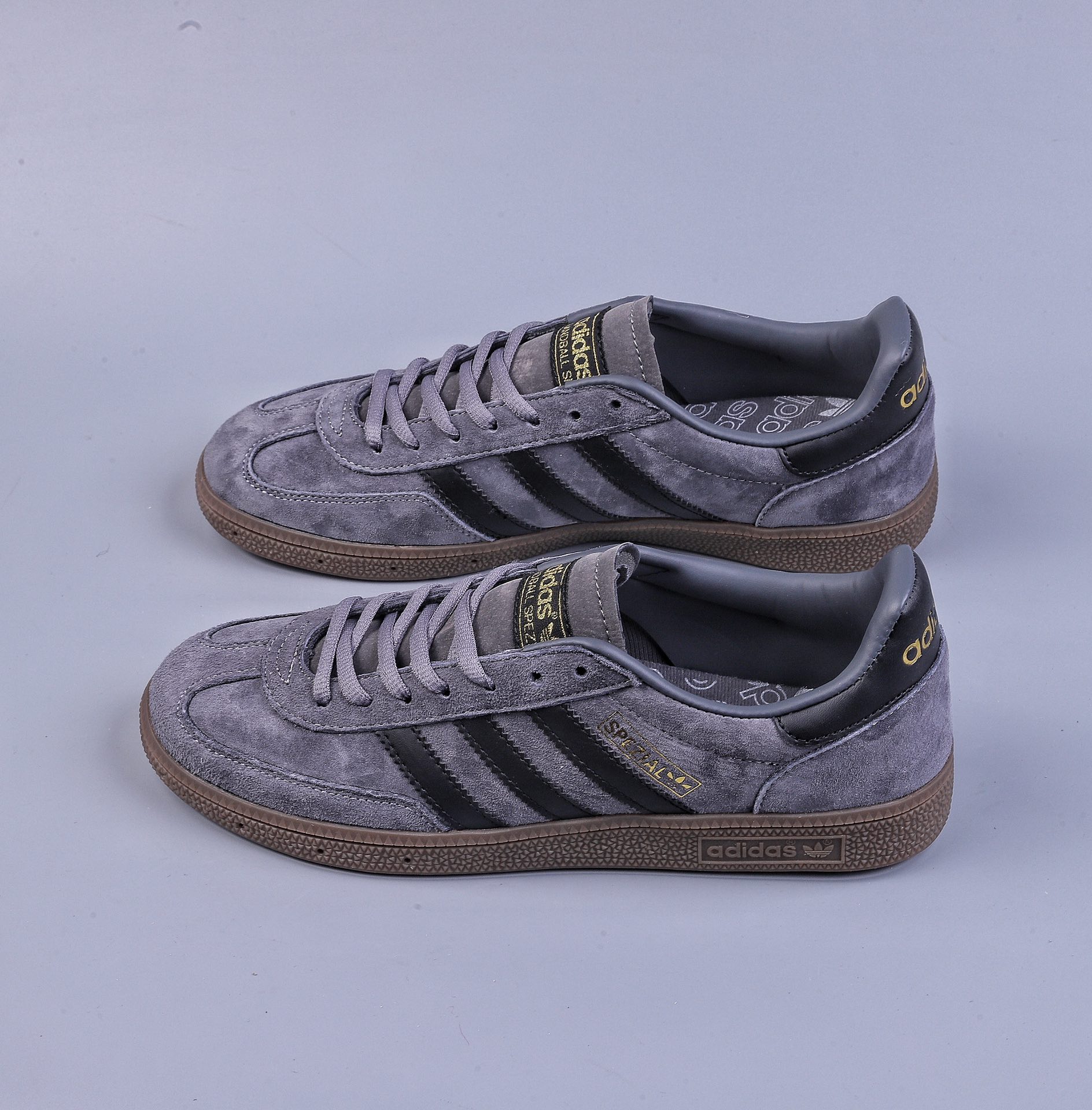 The Adidas BROOMFIELD shoe is a timeless training icon BD7635