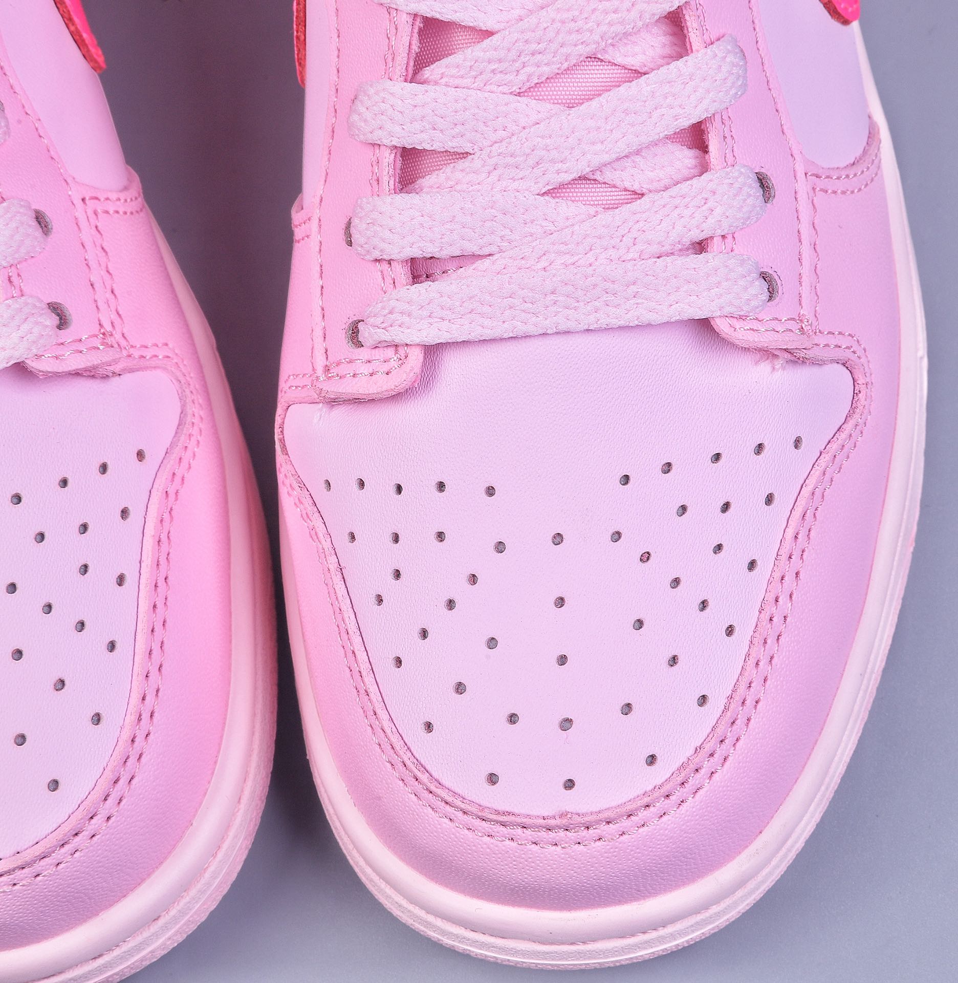 Nike SB Dunk Low Triple Pink Barbie Fluorescent Pink DH9765-600