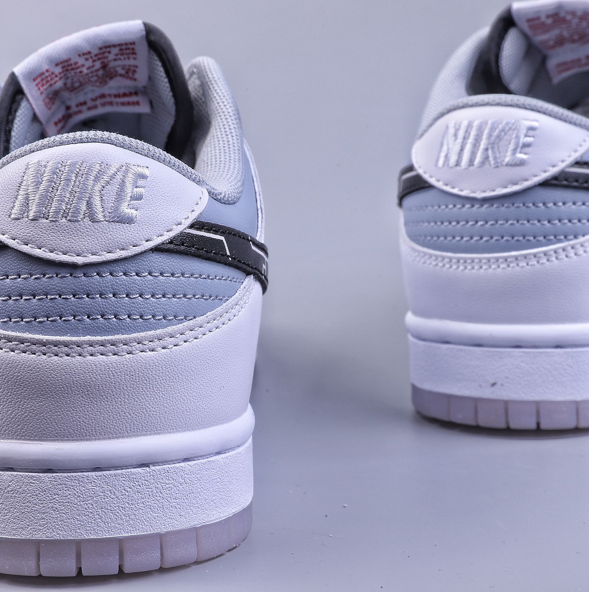 300 DK版Nike Dunk Low “灰白电玩”官网定制PS2363-003