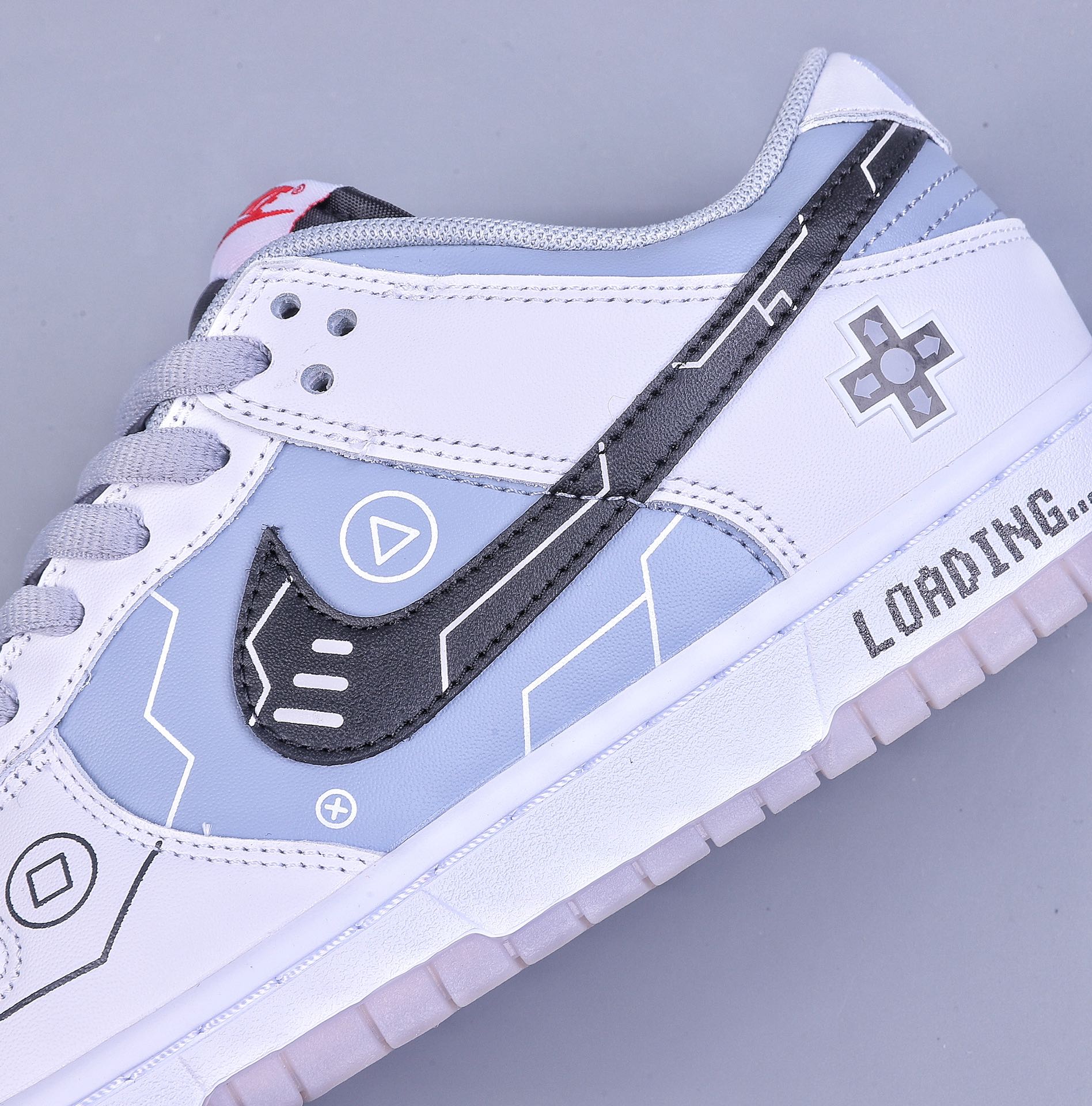 300 DK版Nike Dunk Low “灰白电玩”官网定制PS2363-003