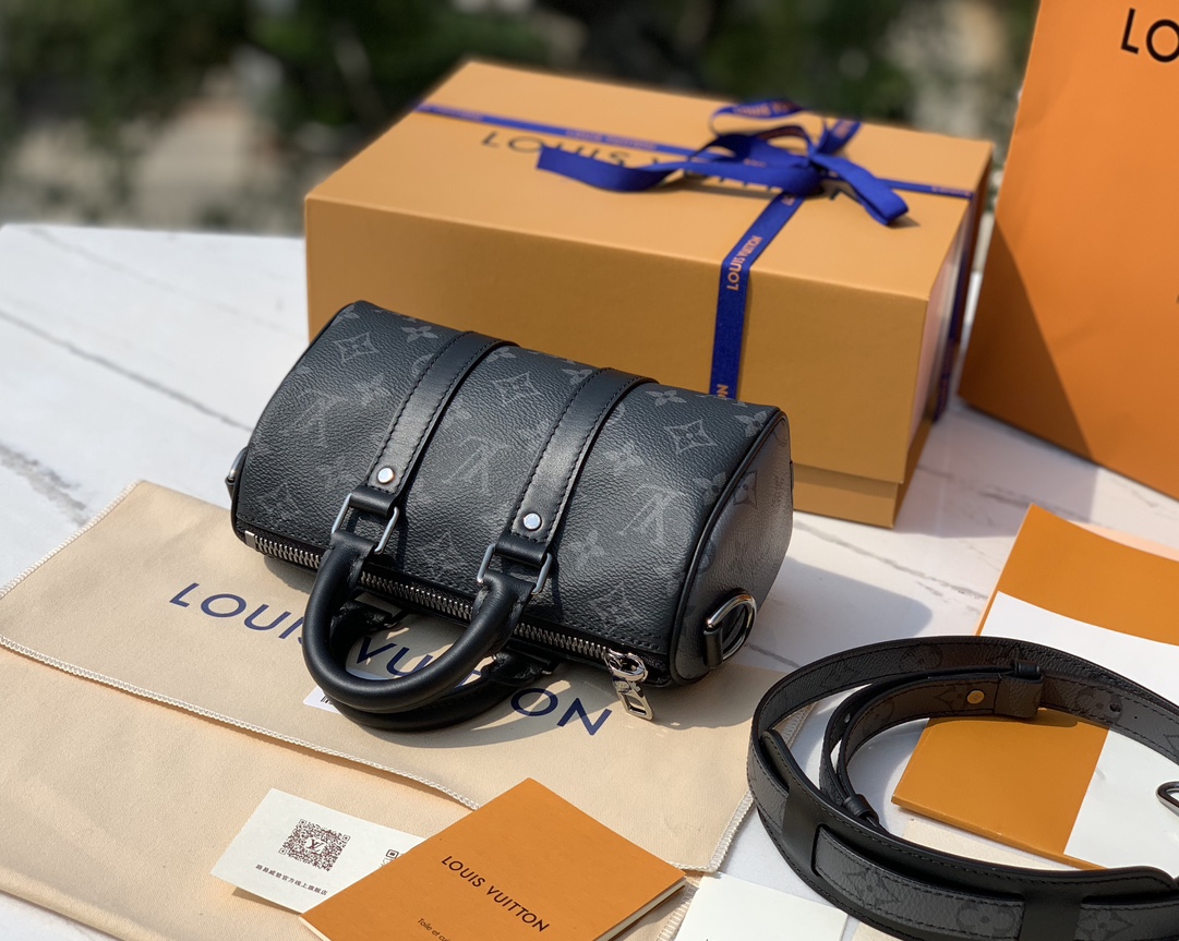 🌼 m45947尺寸21x12x9cm 香港贸易公司渠道货 LV-kee🌼Pall XS黑老花枕头包，这