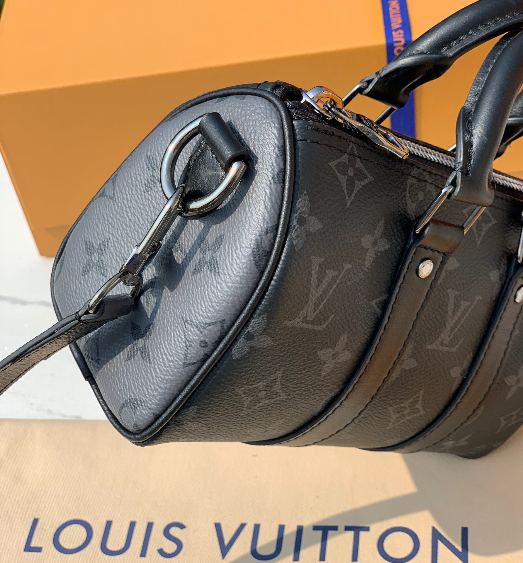 🌼 m45947尺寸21x12x9cm 香港贸易公司渠道货 LV-kee🌼Pall XS黑老花枕头包，这