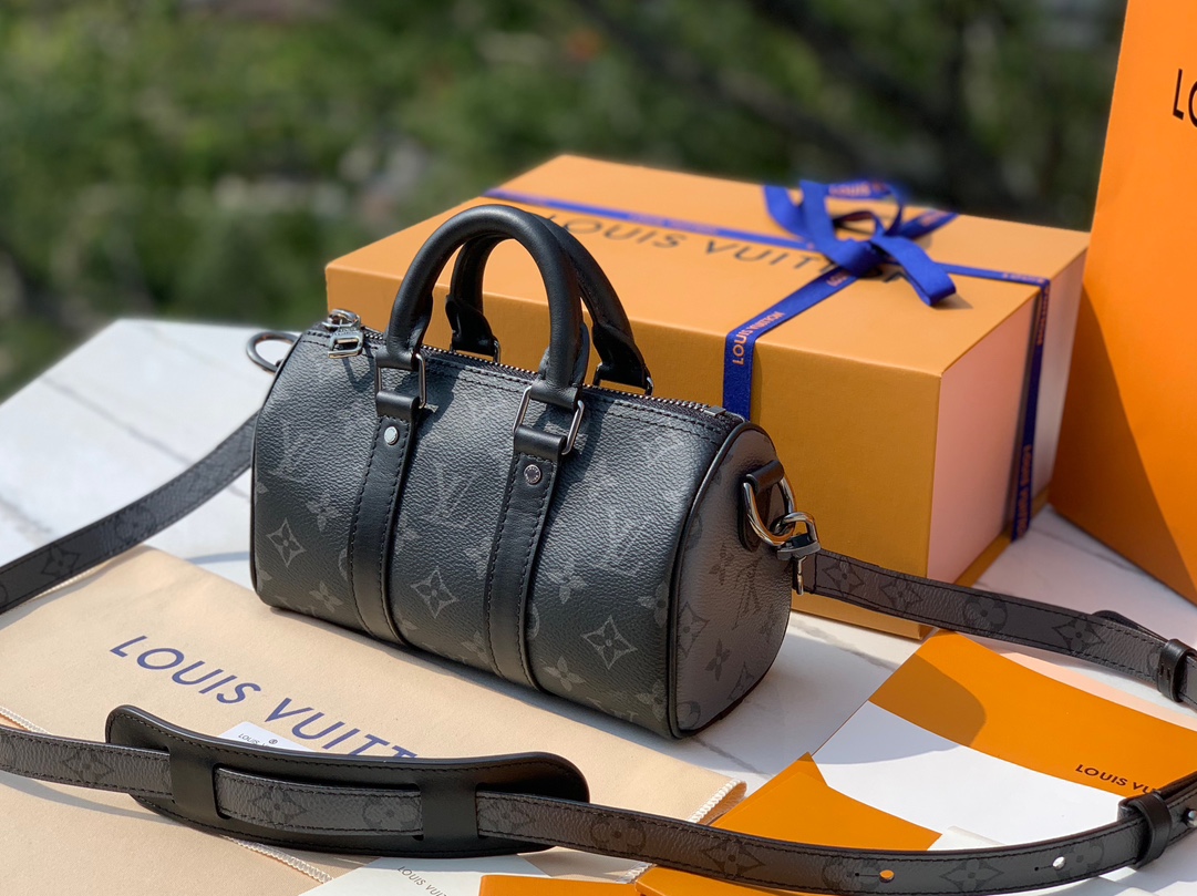 🌼 m45947尺寸21x12x9cm 香港贸易公司渠道货 LV-kee🌼Pall XS黑老花枕头包，这