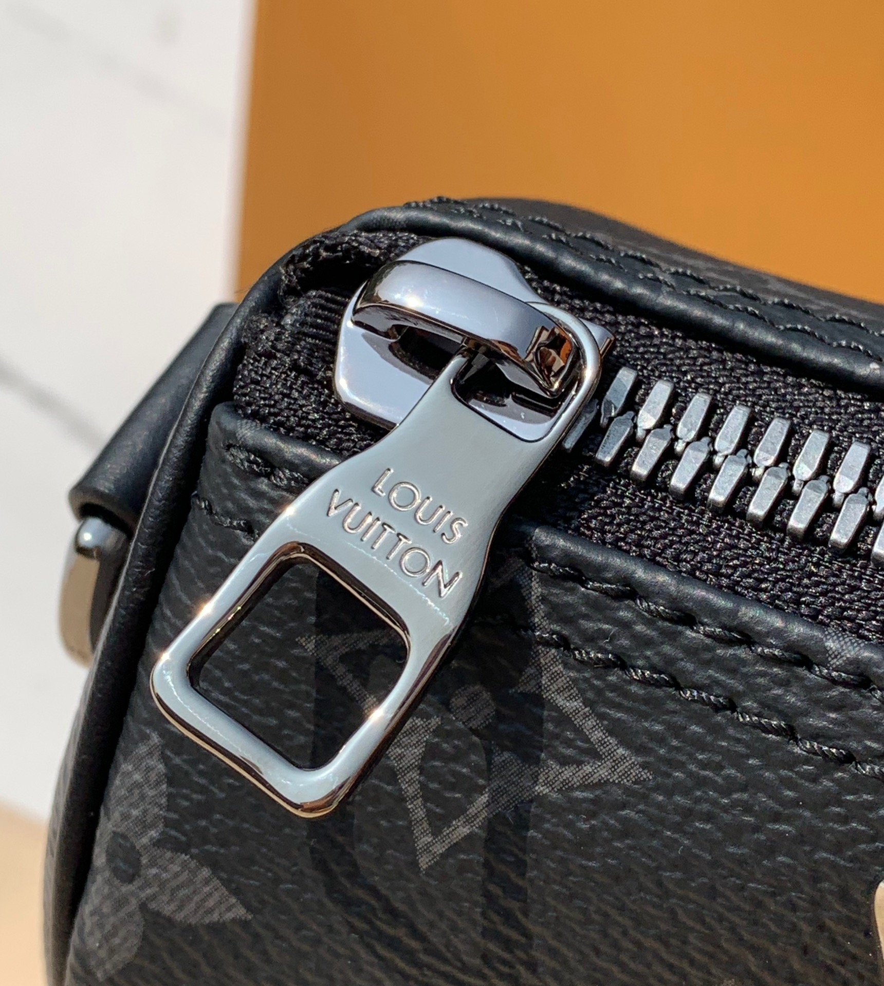 🌼 m45947尺寸21x12x9cm 香港贸易公司渠道货 LV-kee🌼Pall XS黑老花枕头包，这