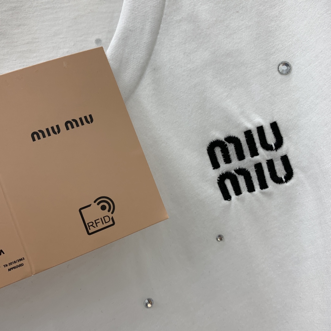 款号D23022319MiuMi*新