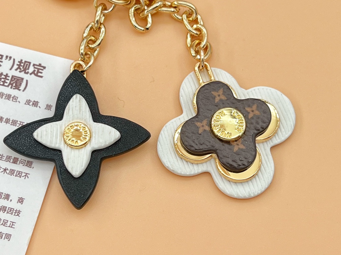 루이비통 키링 124588 Louis Vuitton Accessories 썸네일 이미지
