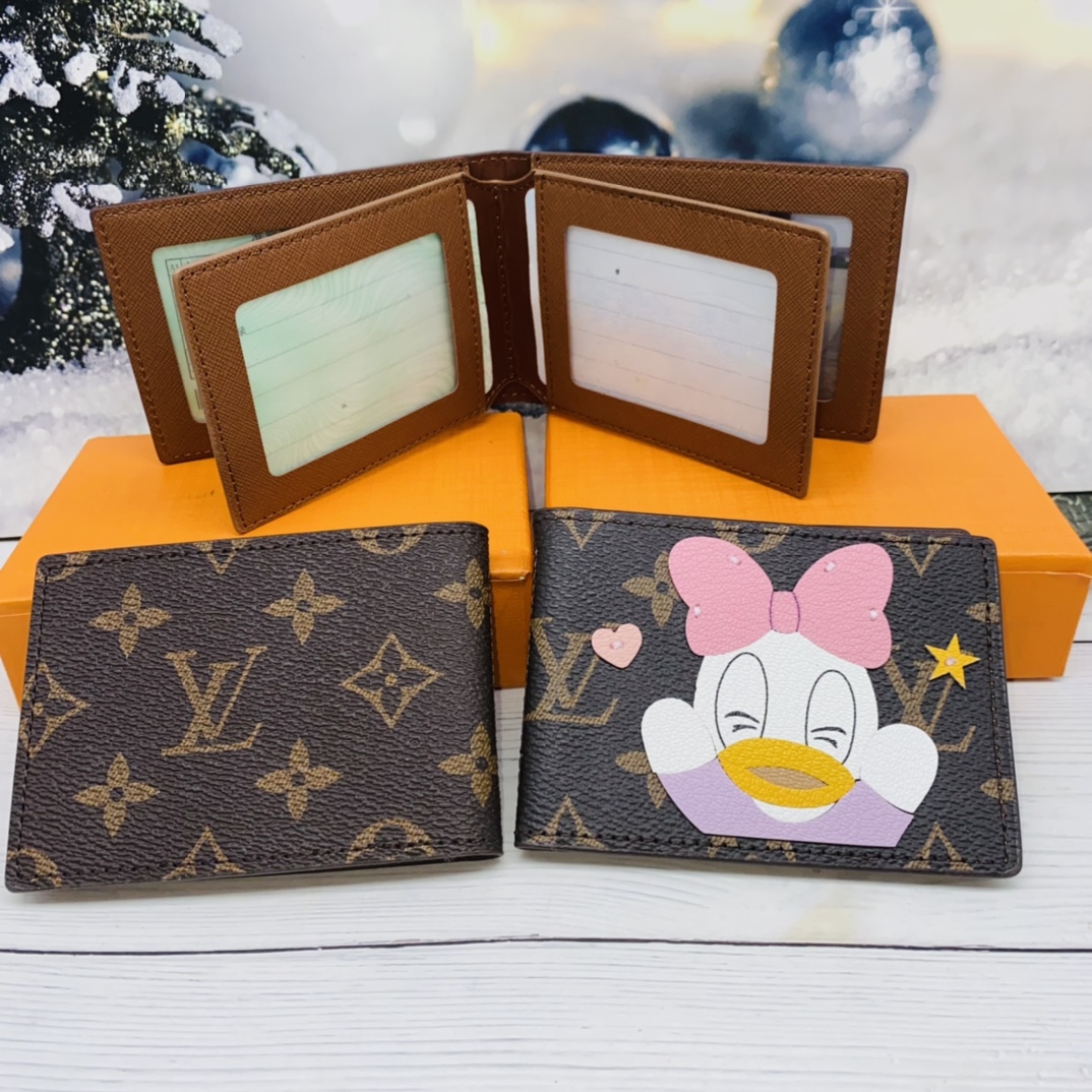 Details of the leather card holder