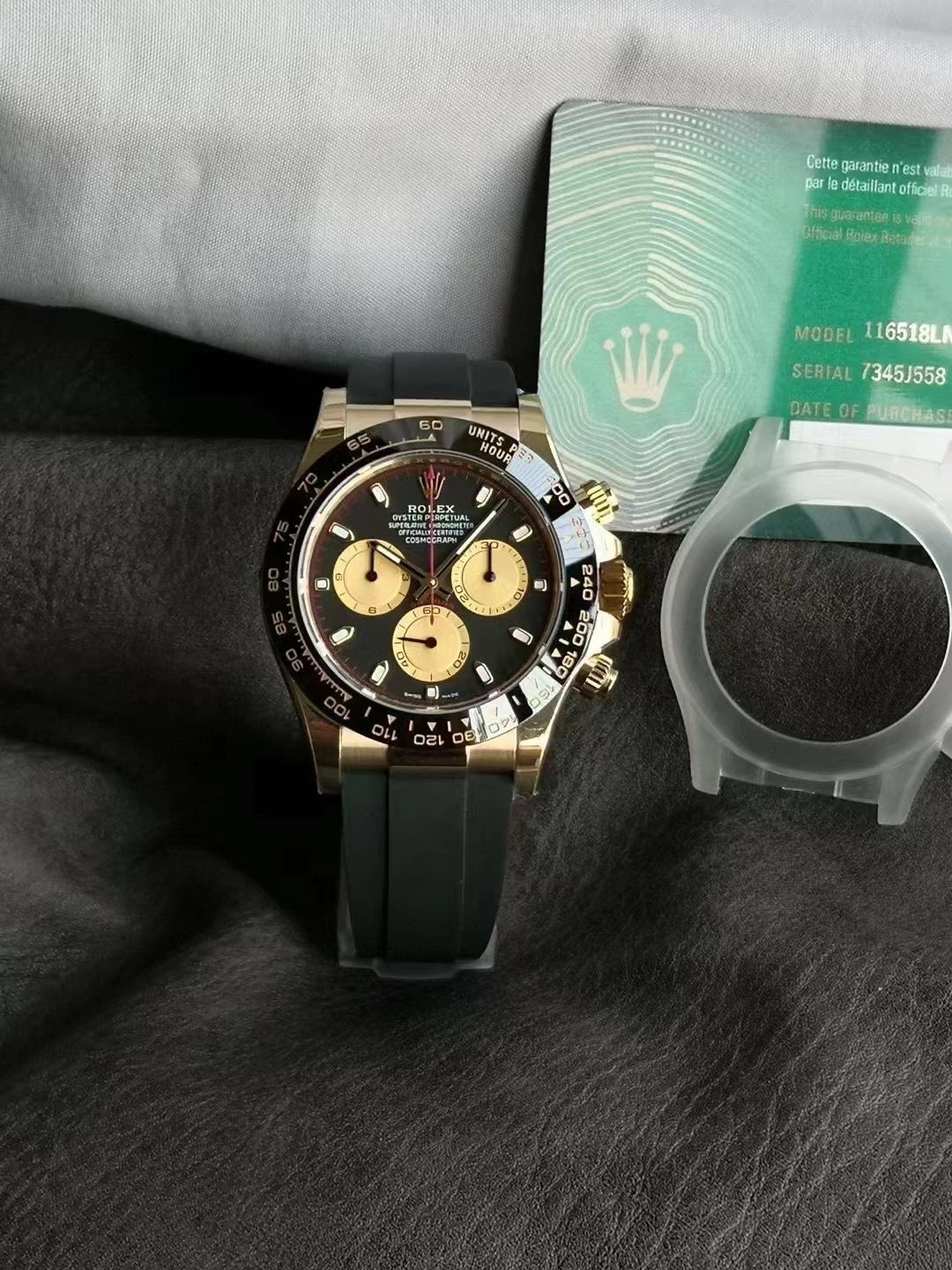 NO:142627,BT Discovery Magazine, Rolex Cosmic Meter Ditona Series M116518ln-0047 Watch, Natural Rubber Strap, Gold Case, Black Dial Gold Clock, Automatic Mechanical Timer, 40mm., Rolex, Rolex, Gold19860909BT探索杂志,劳力士宇宙计型迪通拿系列m116518ln-0047腕表,天然橡胶表带,黄金色表壳,黑色表盘金色计时小盘,型自动机械计时,40毫米.,劳力士,rolex,gold,Watch