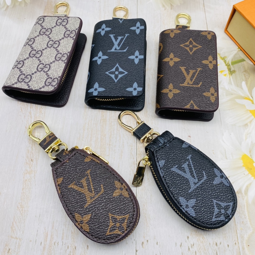 Front view of the leather car keychain.