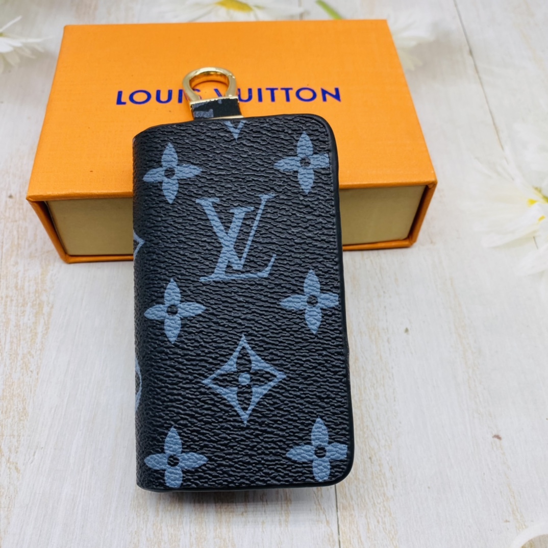 Leather car keychain placed on a desk