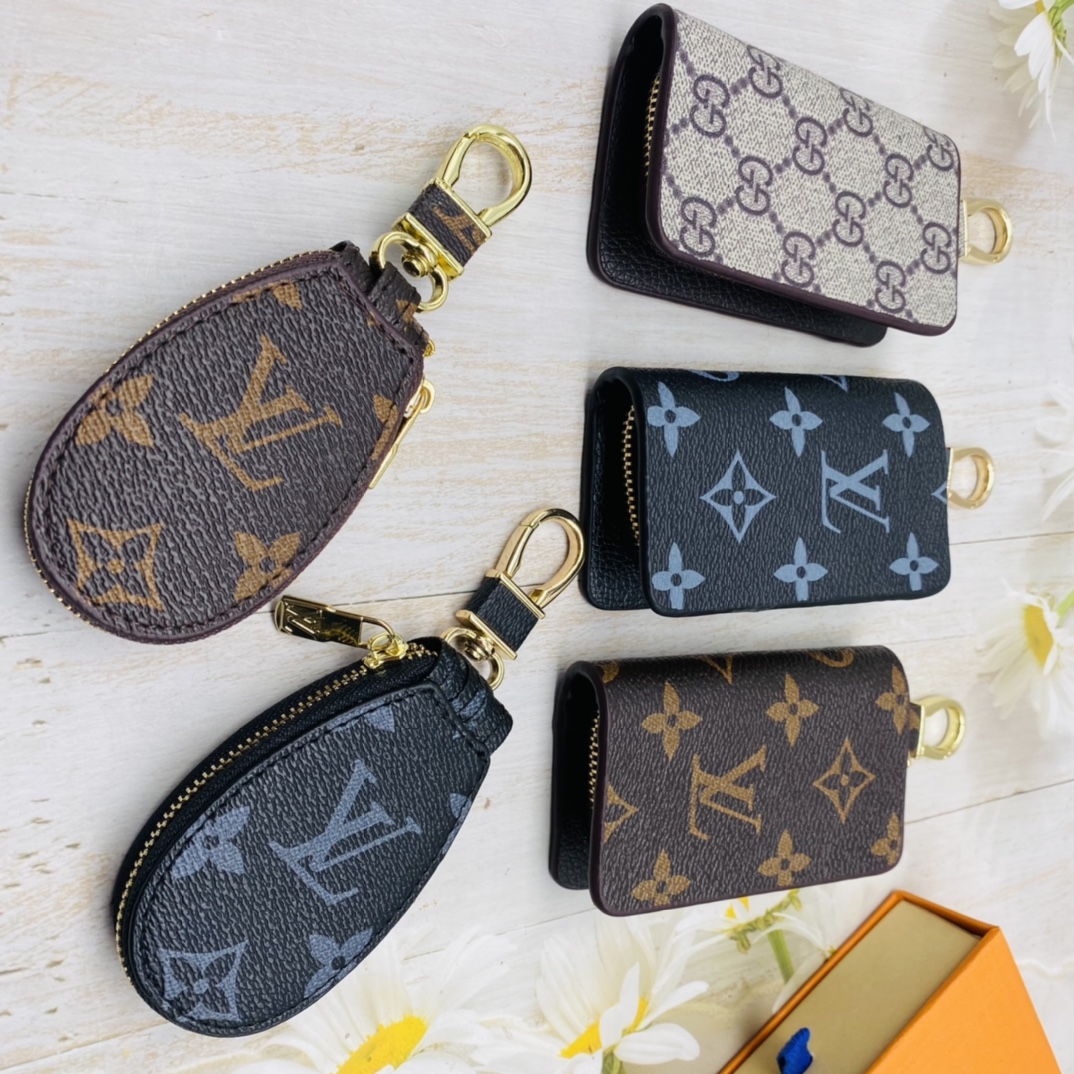 Back view of the leather car keychain