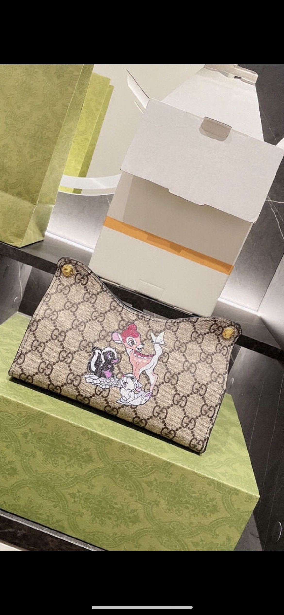 Double G leather tissue box top view