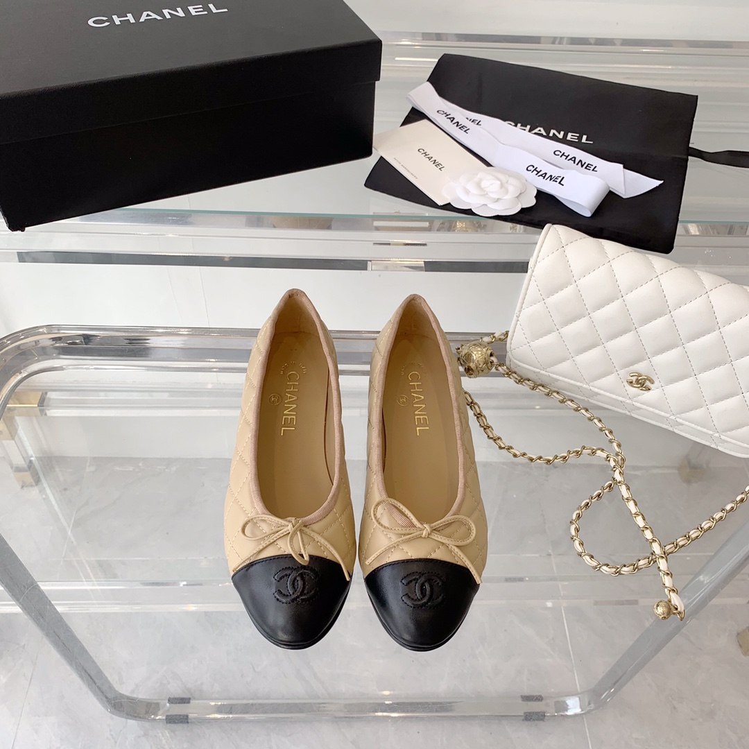 NO:222699,Chanel classic ballet shoes, no need to say much about this style, the timeless ten thousand-year-old model, sheepskin upper, sheepskin footbed, Italian leather outsole Size: 35-40, ballet shoes, chanel, sheepskin, Leather soles19860909Chanel经典芭蕾舞鞋 这款就不用多说了 永不过时的万年款 羊皮鞋面 羊皮垫脚 意大利真皮大底 Size:35-40,芭蕾舞鞋,chanel,sheepskin,Leather soles,Women's Shoes