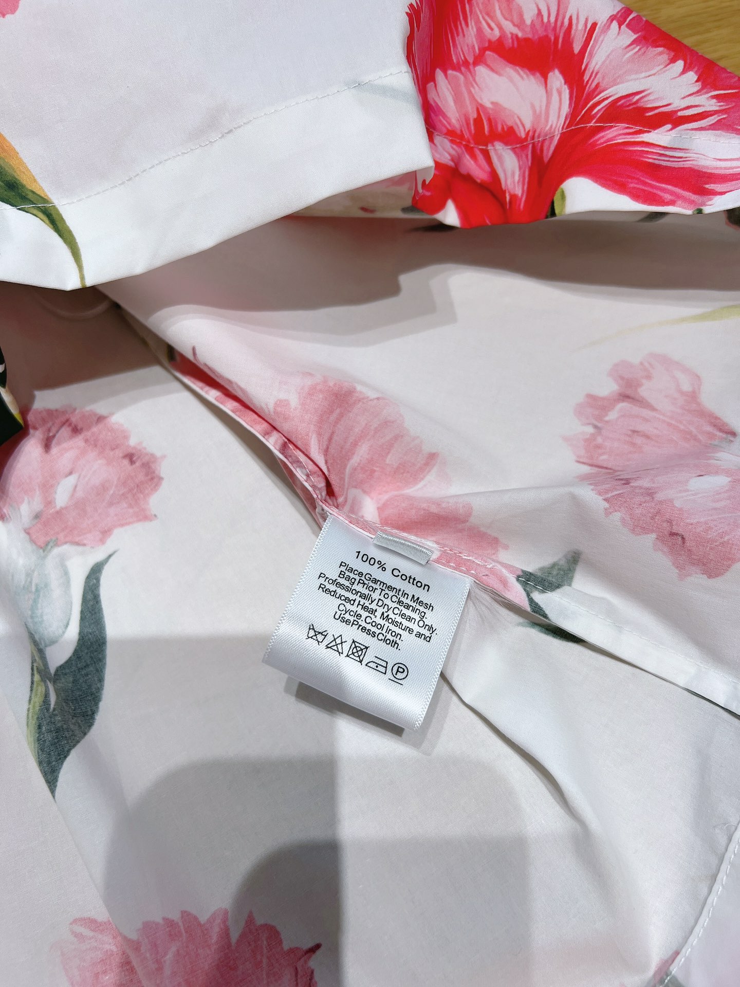 Dolce&Gabban*a新款女装HappyGarden系列美到心花怒放这款采用棉府绸的面料舒适感透气