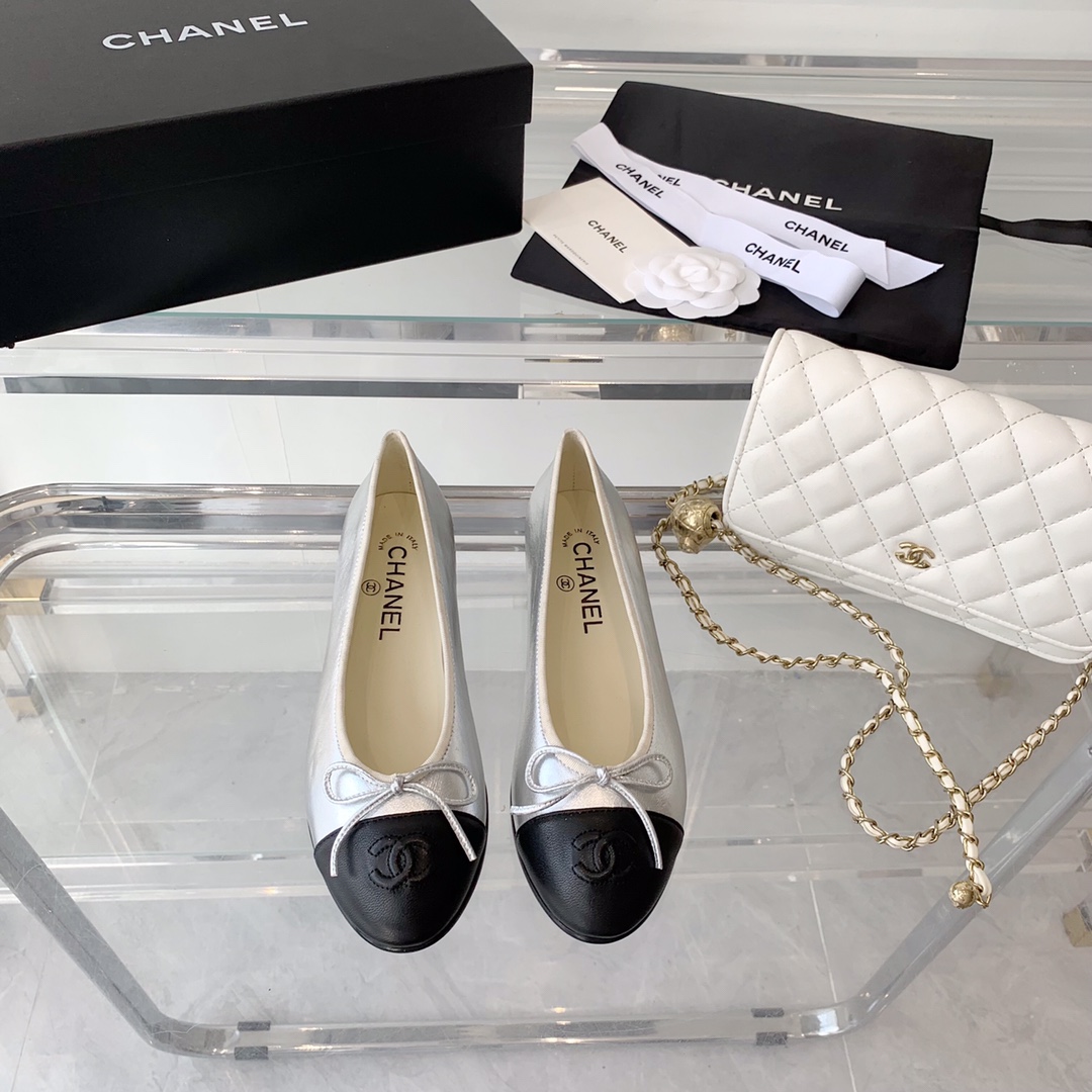 NO:222714,Chanel classic ballet shoes, no need to say much about this style, the timeless ten thousand-year-old model, sheepskin upper, sheepskin footbed, Italian leather outsole Size: 35-40, ballet shoes, chanel, sheepskin, Leather soles19860909Chanel经典芭蕾舞鞋 这款就不用多说了 永不过时的万年款 羊皮鞋面 羊皮垫脚 意大利真皮大底 Size:35-40,芭蕾舞鞋,chanel,sheepskin,Leather soles,Women's Shoes