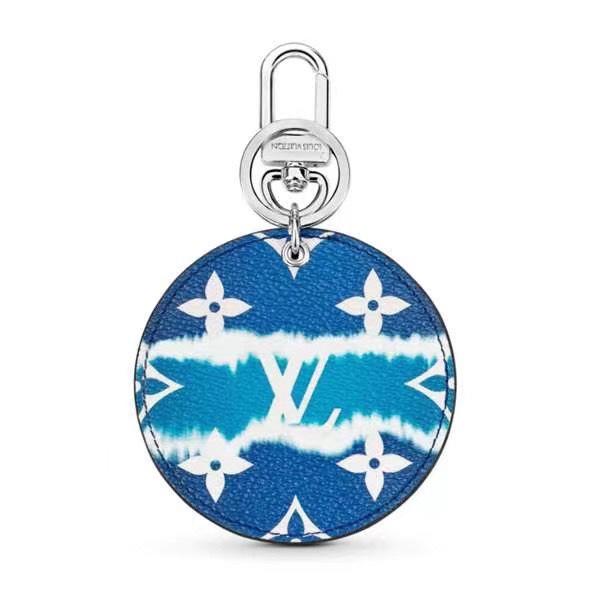 A photo of a keychain in use.