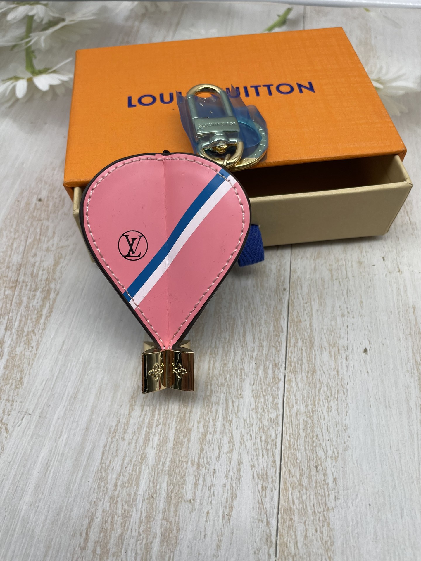 Hot air balloon leather keychain, front view