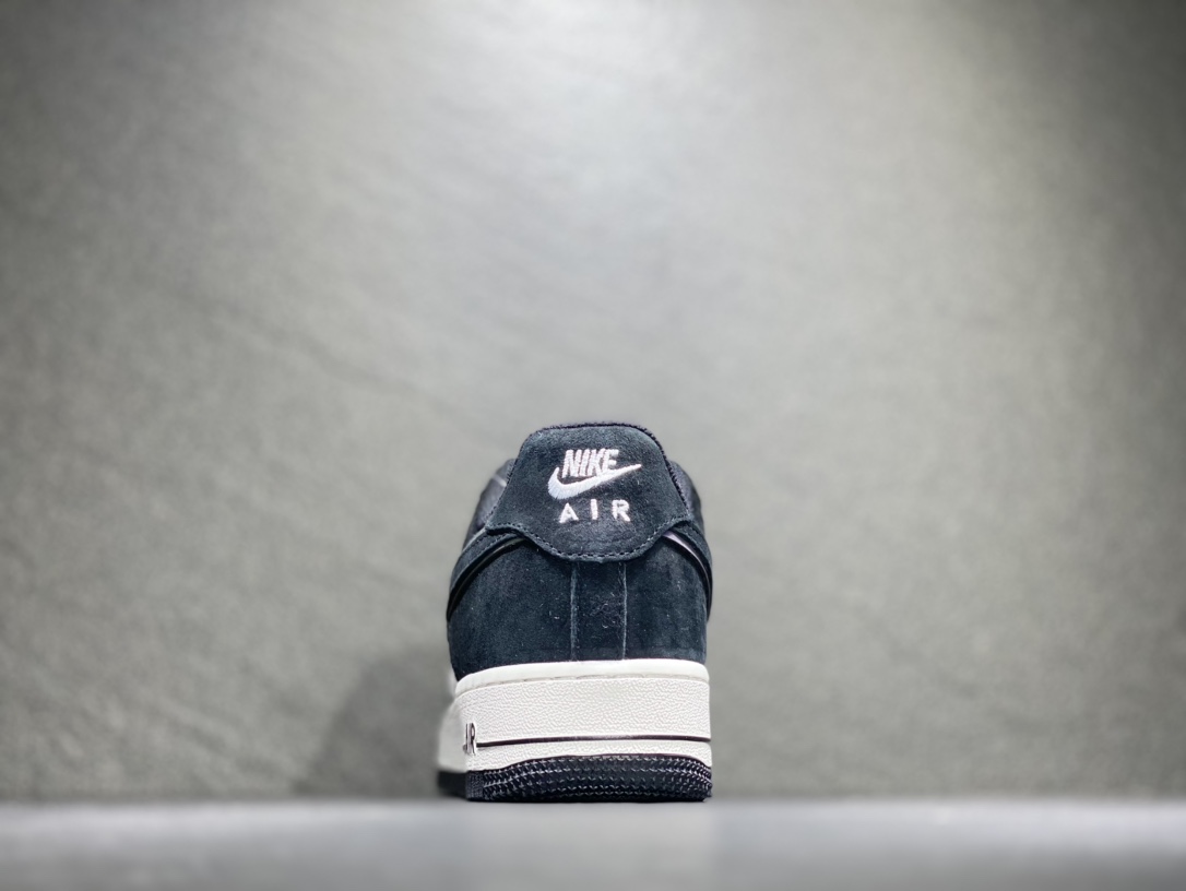 260 Nike Air Force 1 空军一号运动板鞋 MX0820-502