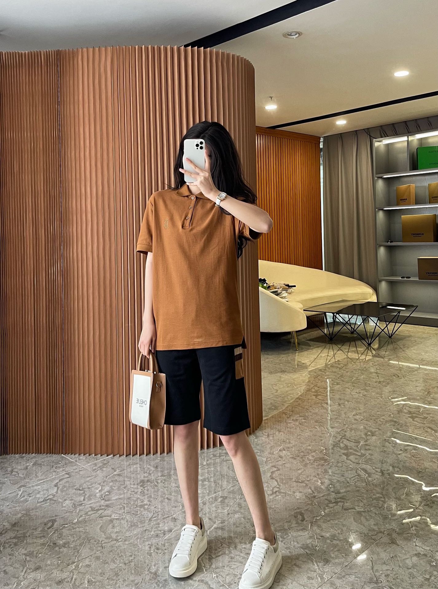 NO:891880,Real shot of model's warm brown upper body, Burberry-clothing,19860909模特暖棕色上身实拍演绎,博柏利-服装,,Women's clothing