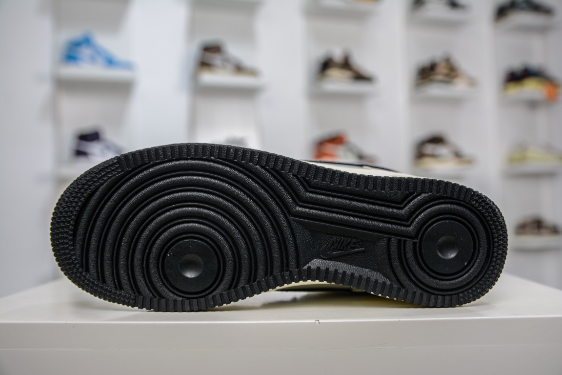 200 Nike Air Force 1'07 Low 灰棕色 空军一号低帮休闲板鞋 DG2296-020