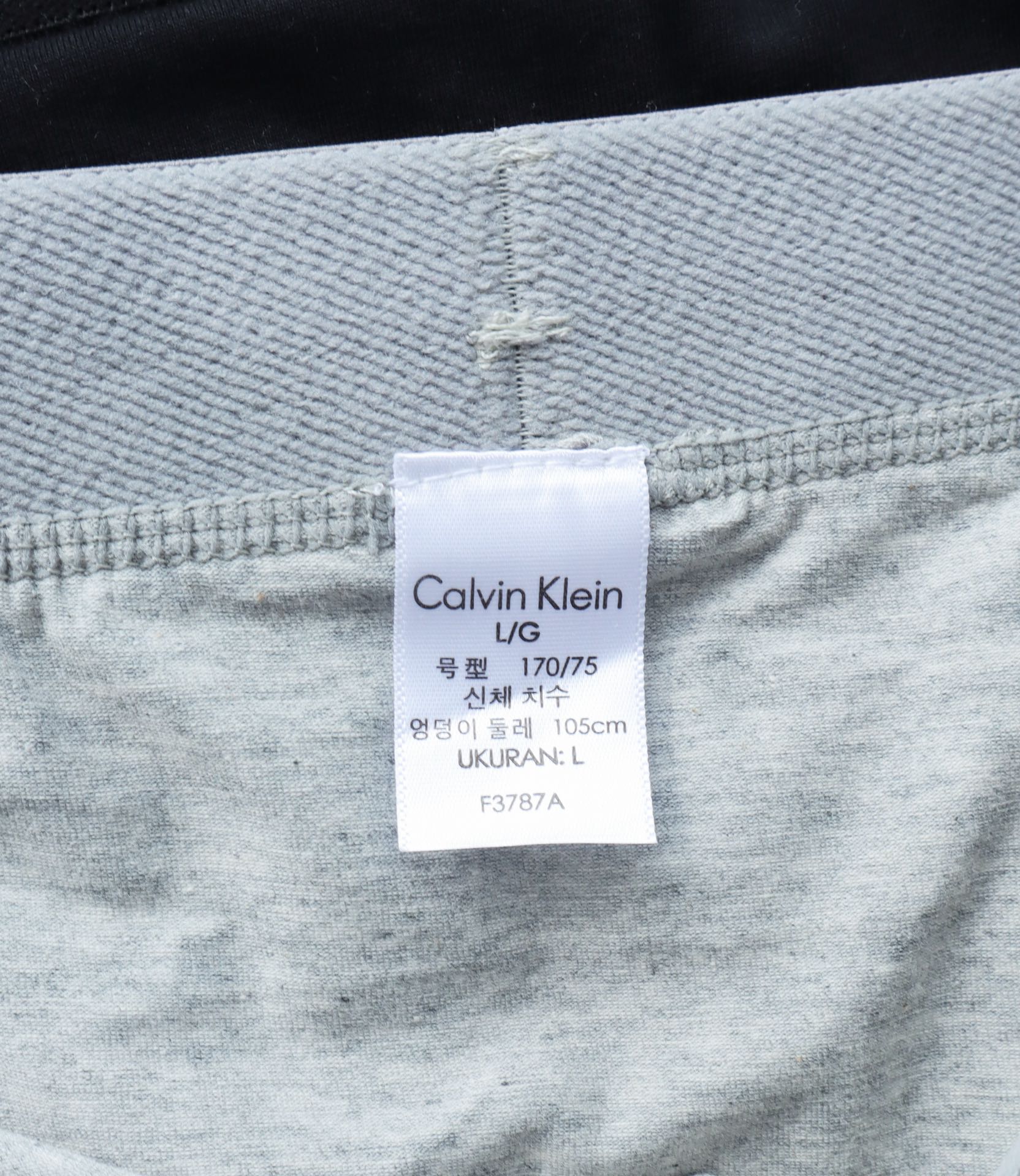 Calvin Klein Women's Underwear Set - Bra and Panties - Comfortable and Stylish 8 i1677150811 2636 4