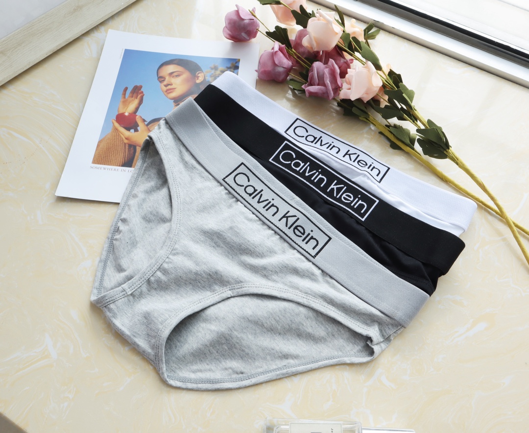 Calvin Klein Women's Underwear Set - Bra and Panties - Comfortable and Stylish 5 i1677150811 3052 5
