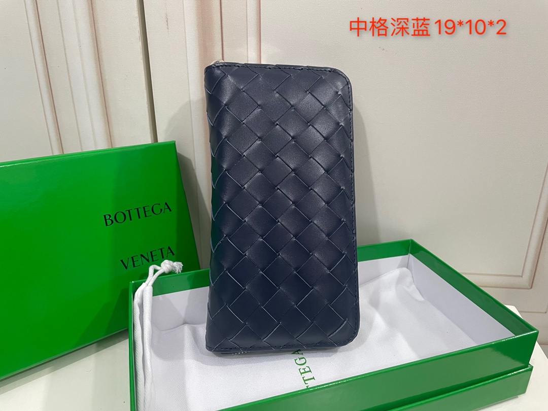 Portefeuille long zippé en cuir intrecciato Bottega Veneta