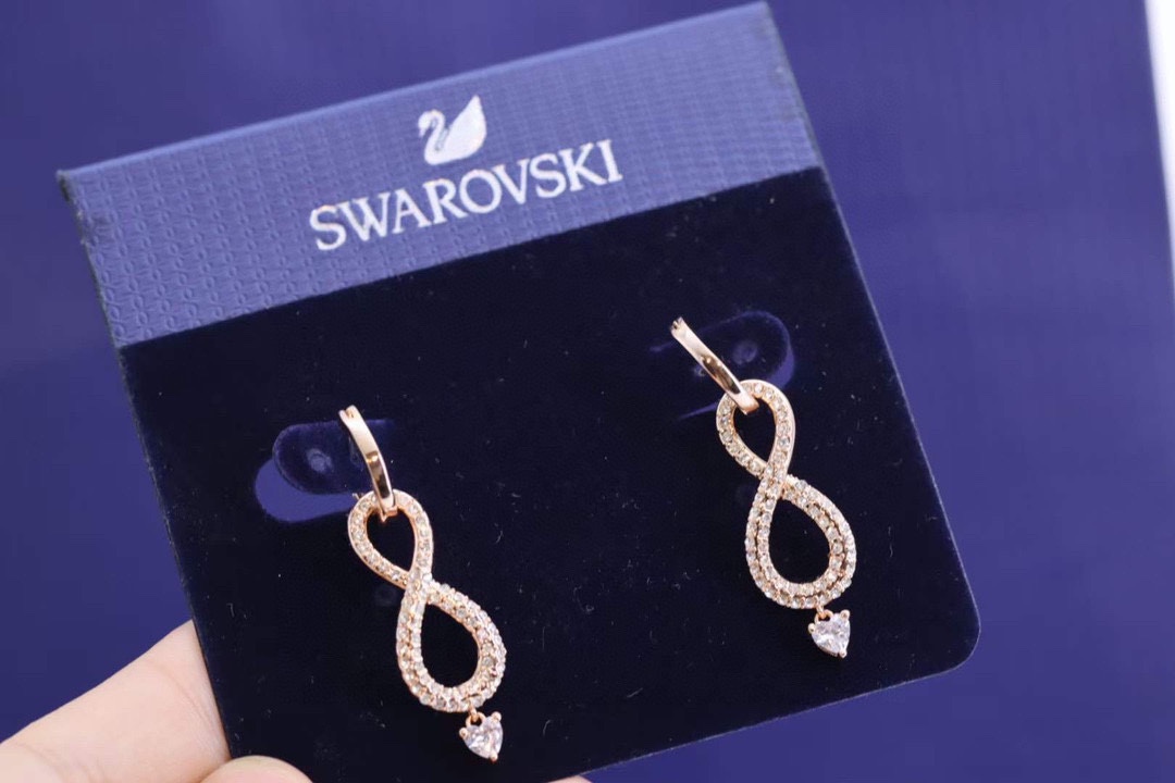 Swarovski玫瑰金无限8字爱心流苏耳钉永恒的优雅魅力这款施华洛世奇穿孔耳环是以象征无尽的符号为灵感