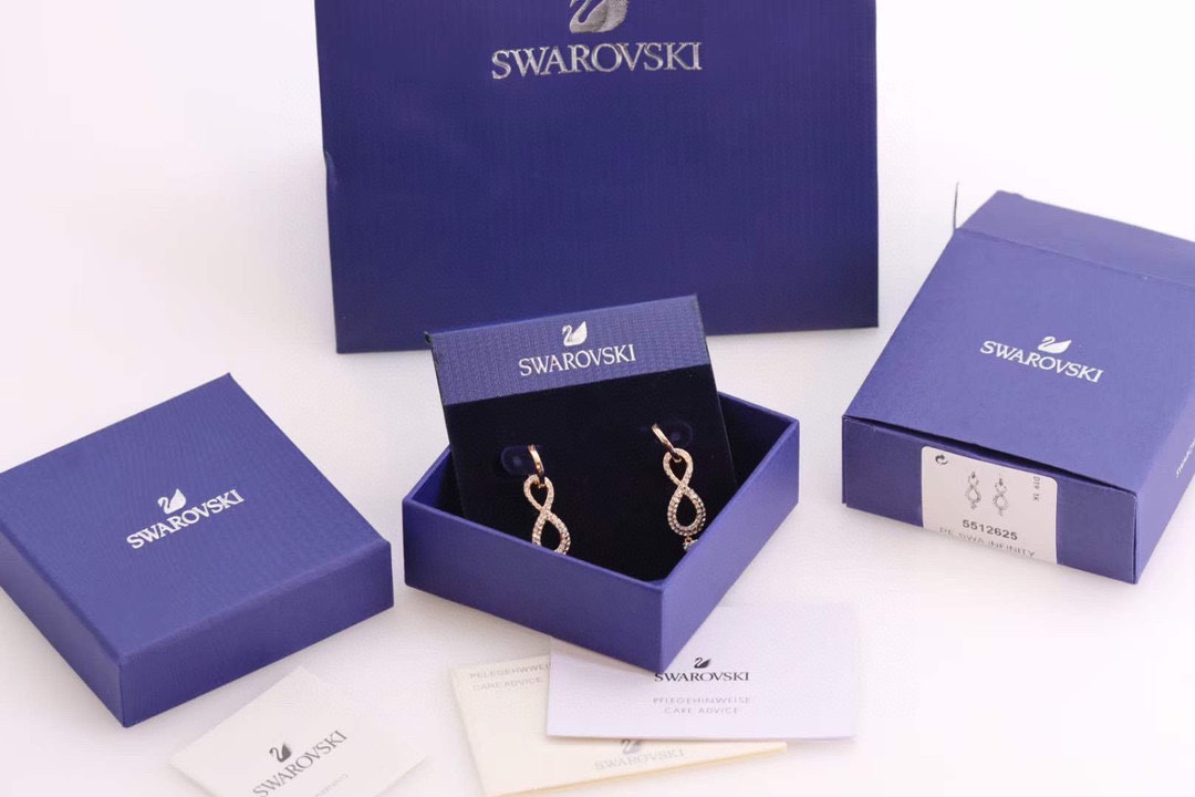 Swarovski玫瑰金无限8字爱心流苏耳钉永恒的优雅魅力这款施华洛世奇穿孔耳环是以象征无尽的符号为灵感