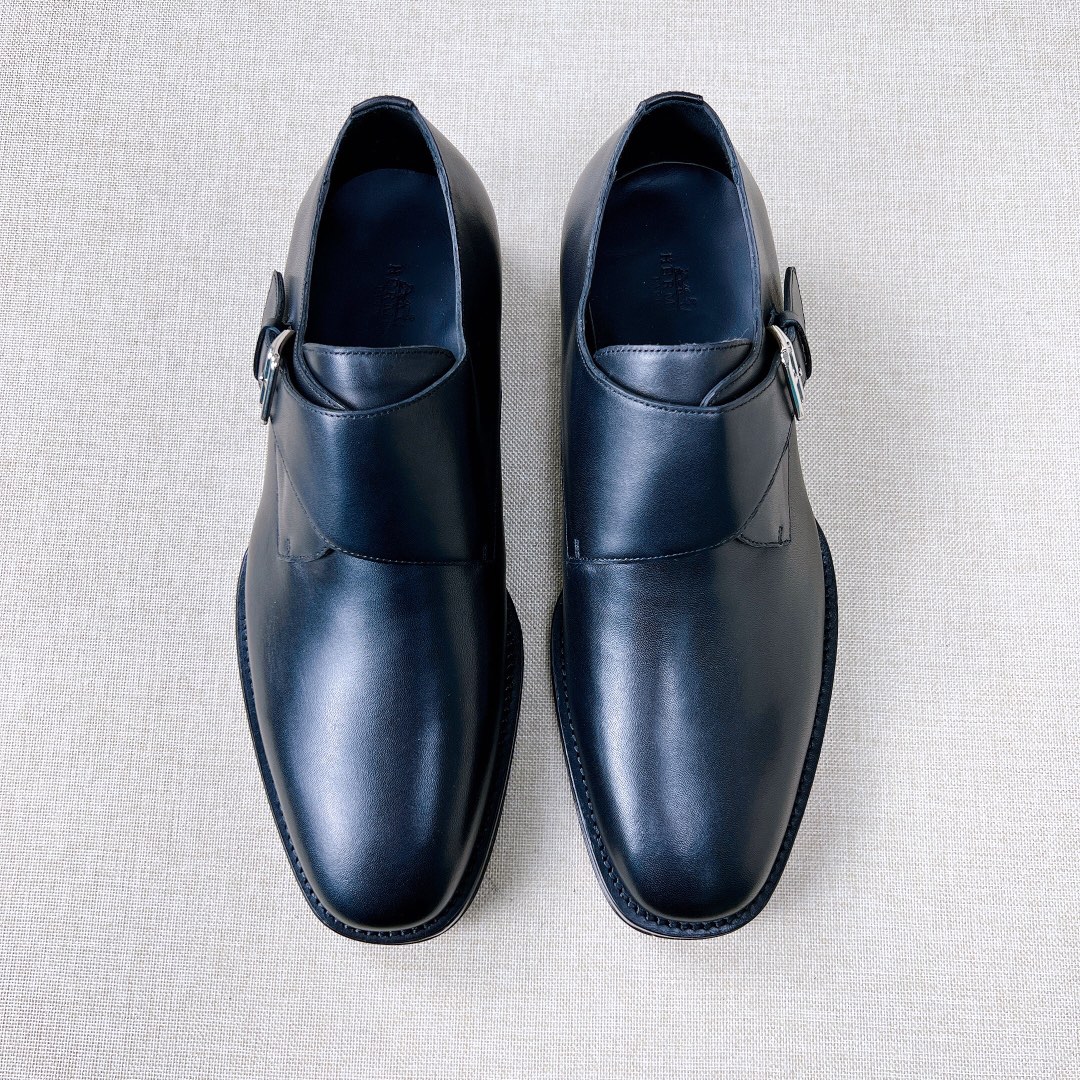 NO:679628,【H^】Original new product - high-end boutique - has always been synonymous with magnificence and elegance, ranking at the top in the fashion palace. -Material - original imported cowhide, with original fastener design -The inner feet are all made of water-dyed cowhide -Original private mold customized outsole -Size 39-44 (38,45. Customized, non-refundable) -,,cowhide19860909【H^】原单新品 -高端精品 -一直是华丽与高雅的代名词,在时尚殿堂,雄踞顶端. -材质-原版进口牛皮,搭配原版扣件设计 -内里垫脚均釆用水染牛皮 -原版私模定制大底 -Size 39-44（38,45.订制不退换） -,,cowhide,Men's shoes