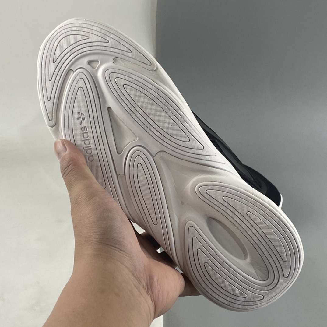 P180  Adidas  Ozelia 水管2.0 复古运动老爹鞋 GW8114