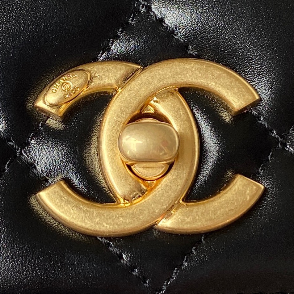 小香23p新款手柄AS3886️太香啦️真的有被这只Chanel的手柄包美到了!这款23P手柄包怎么说呢