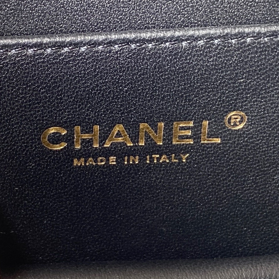 小香23p新款手柄AS3886️太香啦️真的有被这只Chanel的手柄包美到了!这款23P手柄包怎么说呢