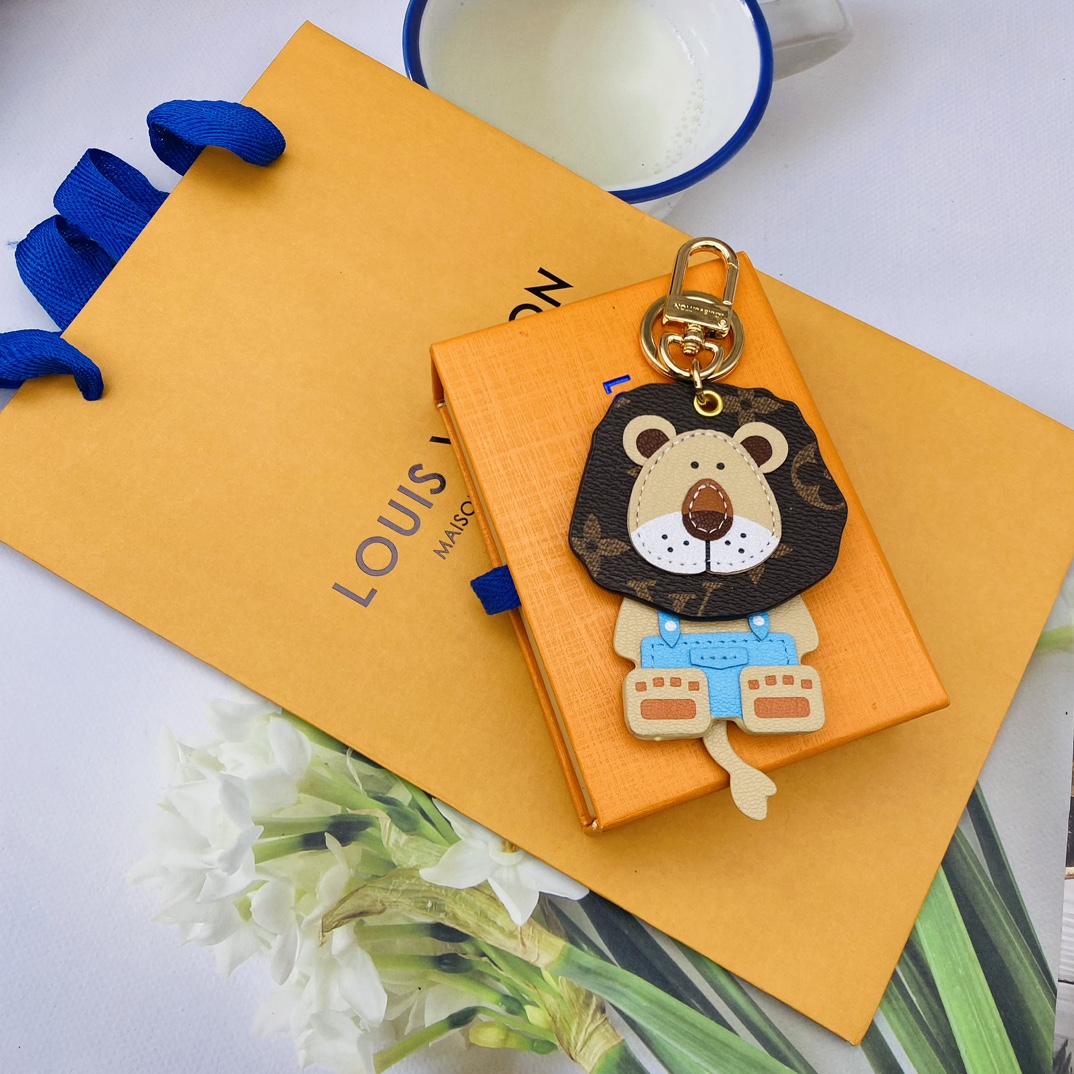 Lion keychain side view