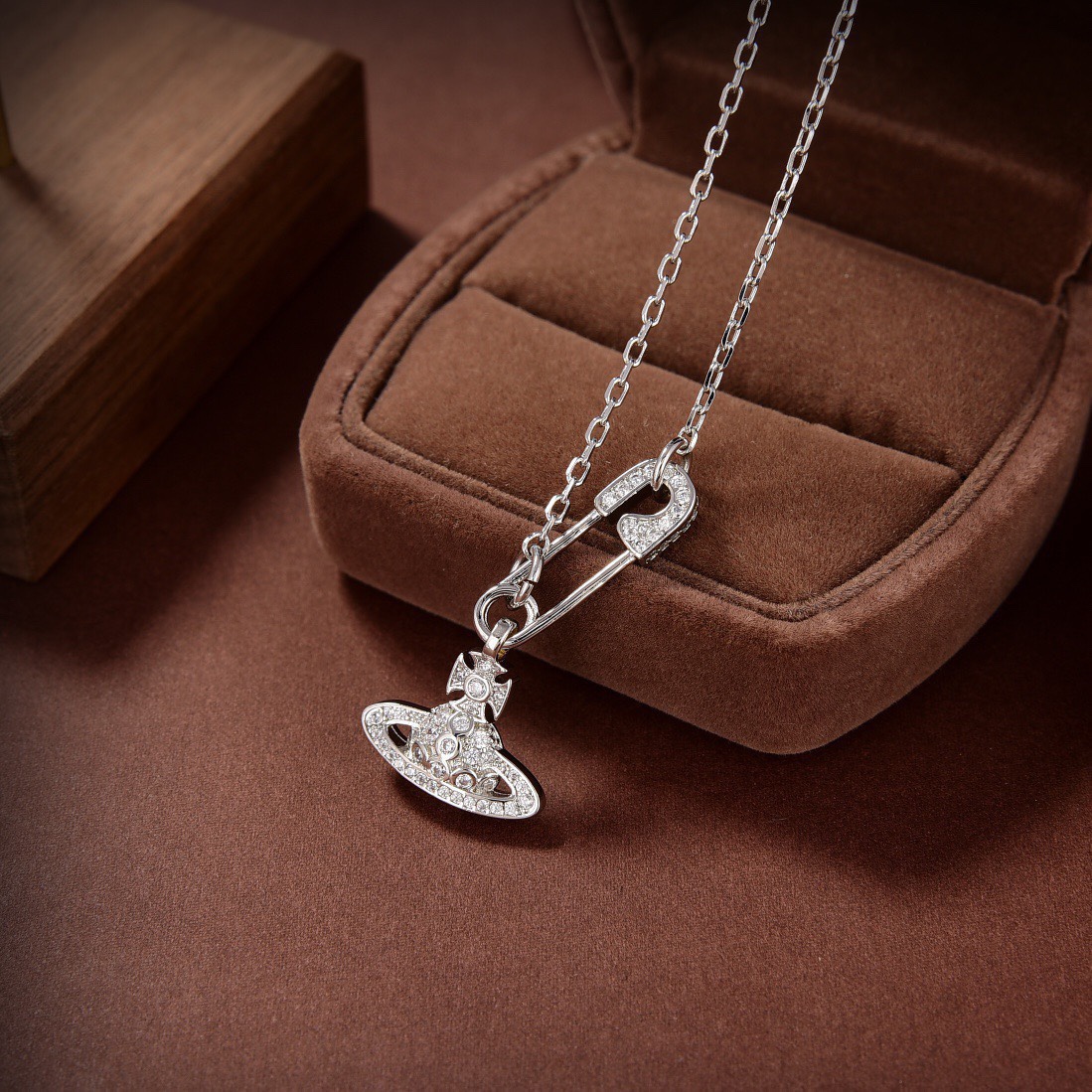 비비안웨스트우드 목걸이 64992 Vivienne Westwood Necklace