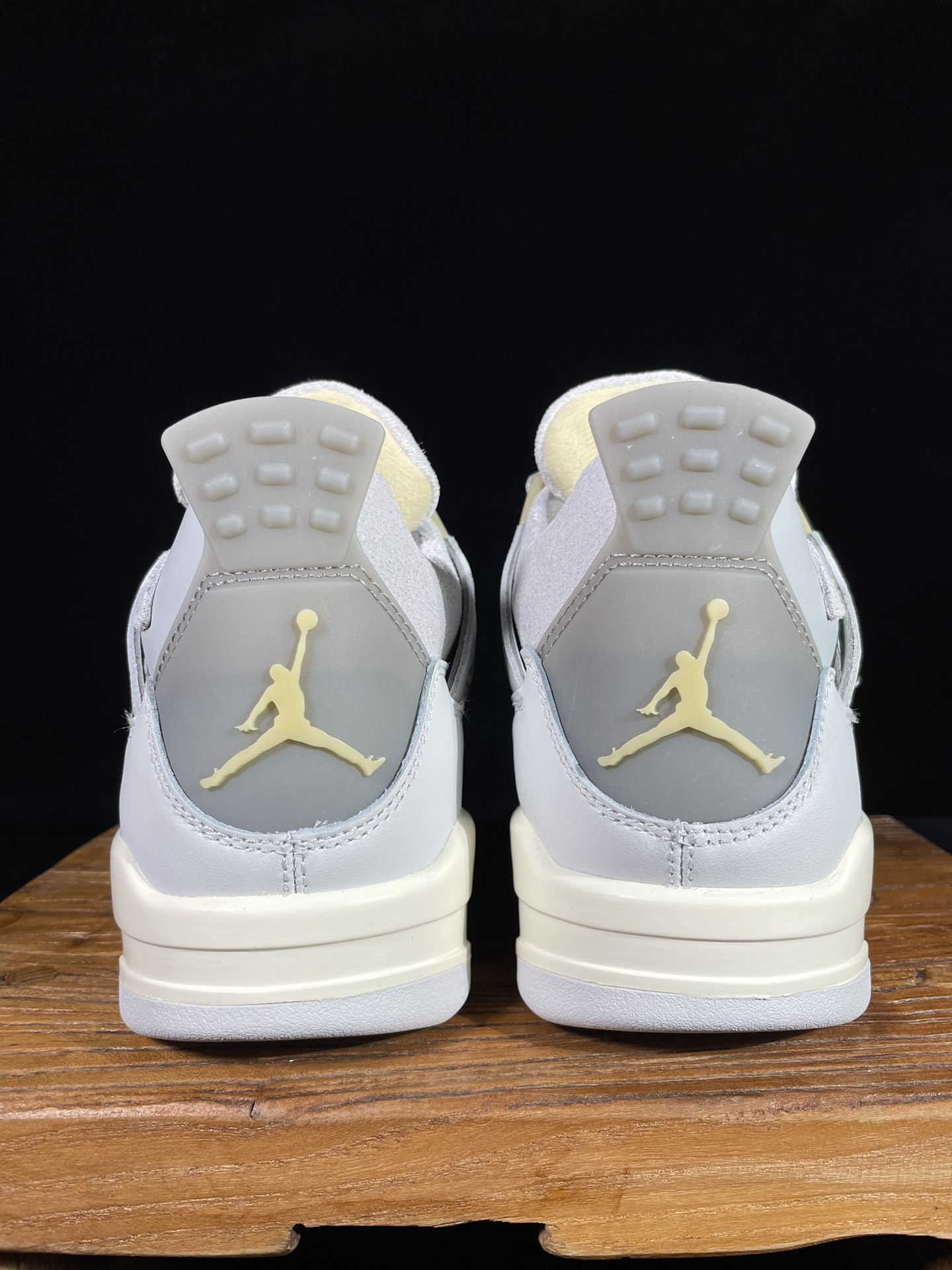 aj4灰兔子纯原大厂出品原装头层行业