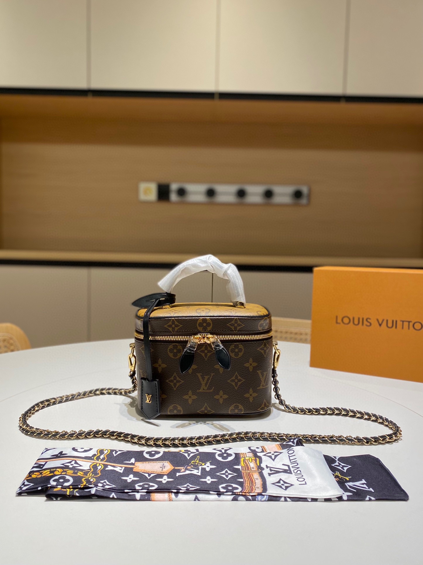 Louis Vuitton Cosmetic Bags Crossbody & Shoulder Bags Cowhide Vanity Chains