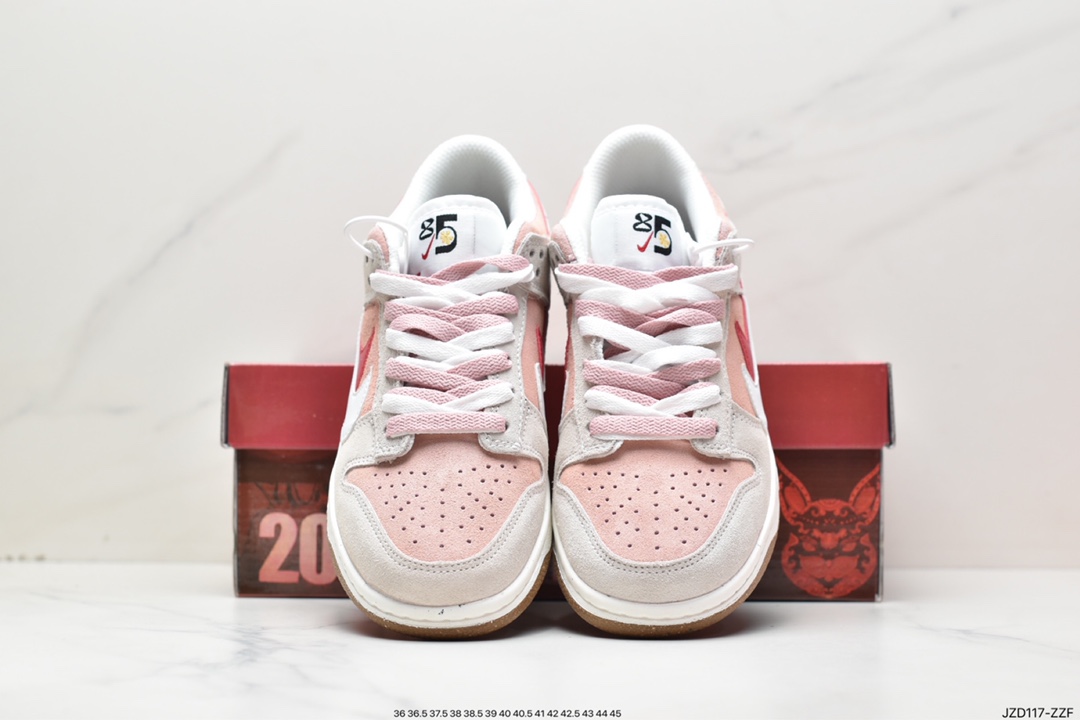 SB Dunk Low SE”85 Double Swoosh/Grey/Pink/Rabbit”backboard shoes ”suede light gray pink double hook rabbit” DO9457-117-Top High Quatity Cheap Sneakers Fashion Clothing Clothes Bags handbags Shoes of all Brand wholesale With The best Quality And Beautiful Price from China Factory Chinese suppliers wholesaler seller SB Dunk Low SE”85 Double Swoosh/Grey/Pink/Rabbit”backboard shoes ”suede light gray pink double hook rabbit” DO9457-117