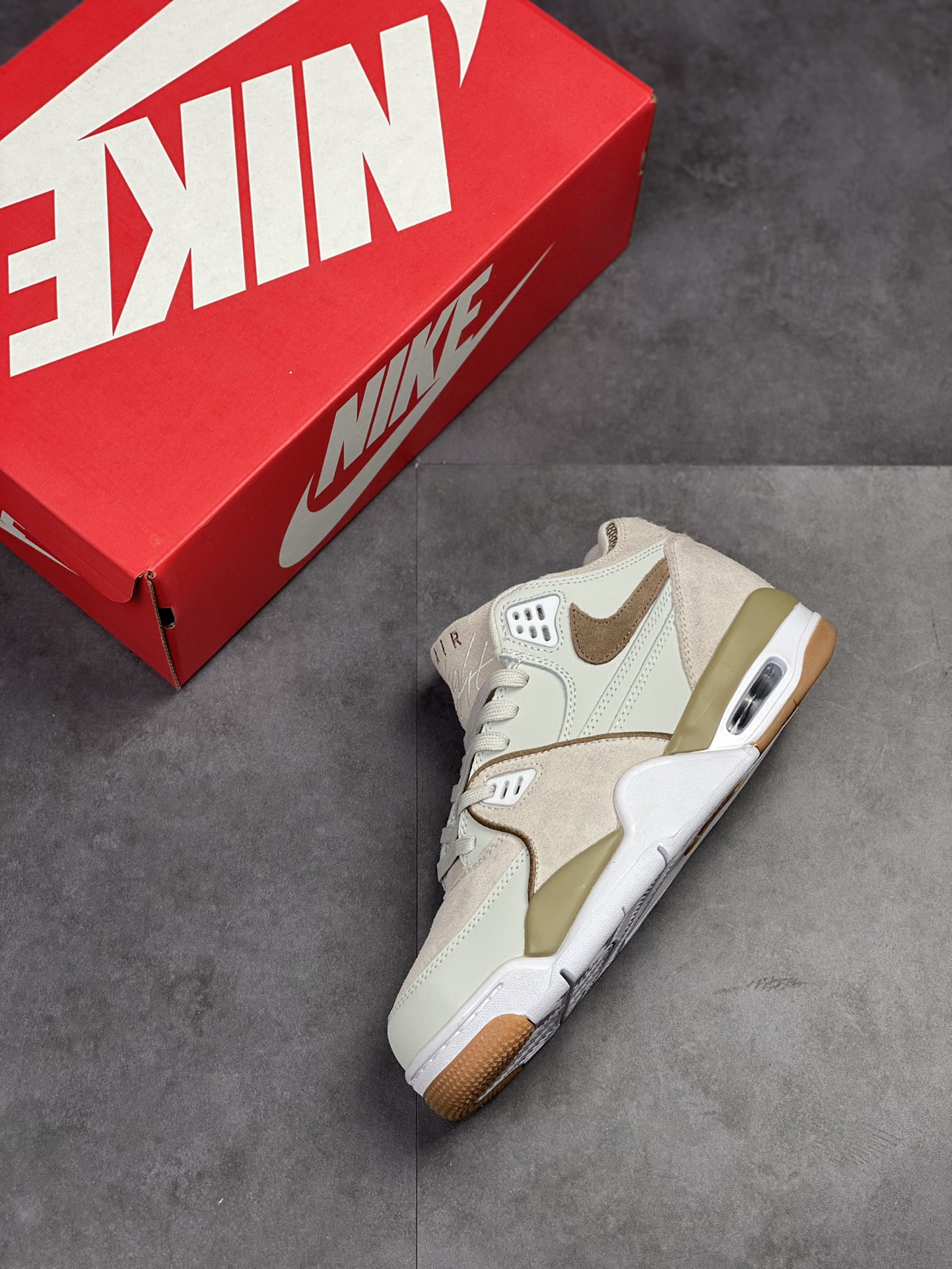 240 Nike Air Flight 89 皮革高帮复古篮球鞋 819665-002