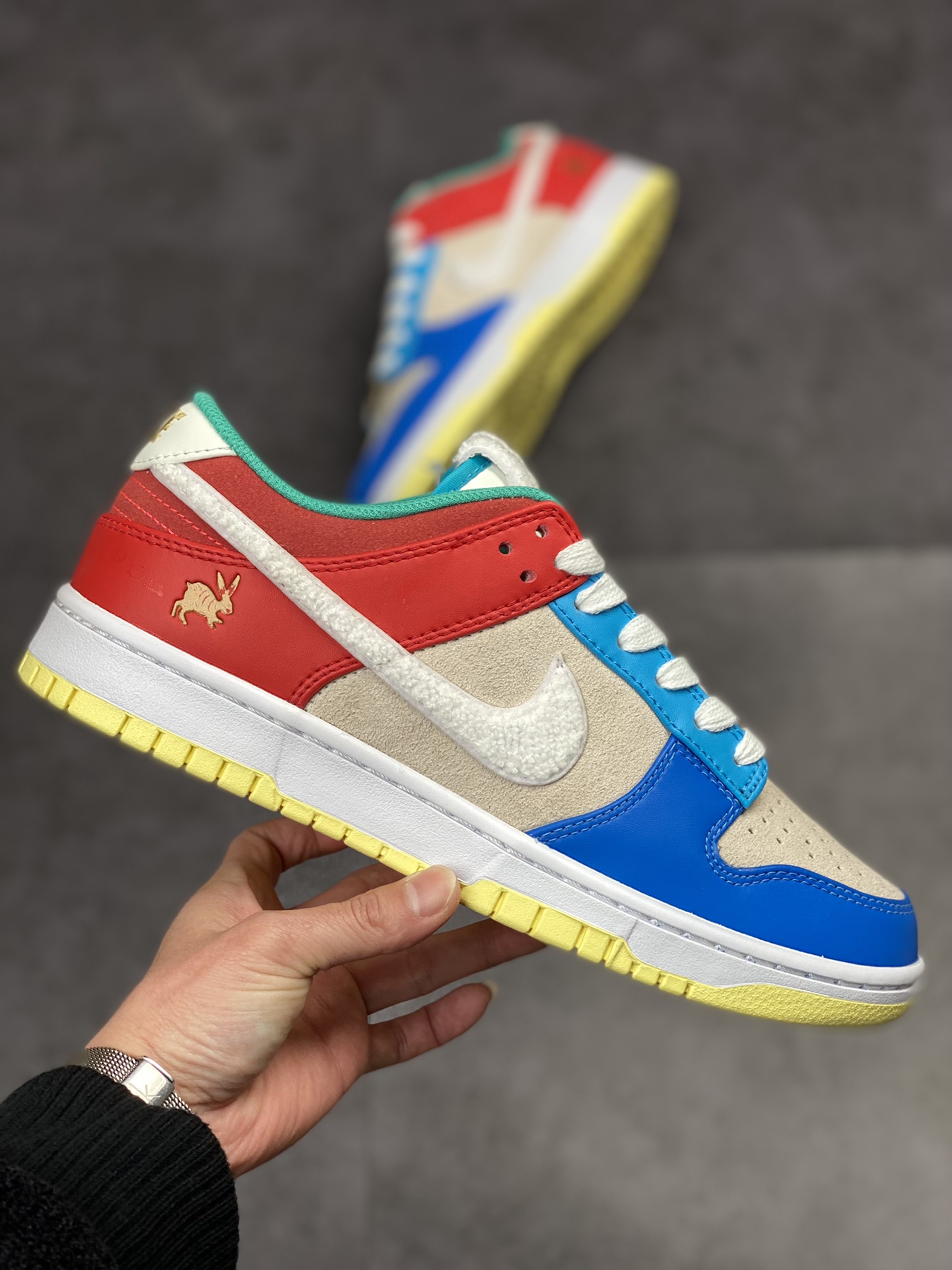 300 Nike SB Dunk Low RETRO 兔年限定 FD4203-111