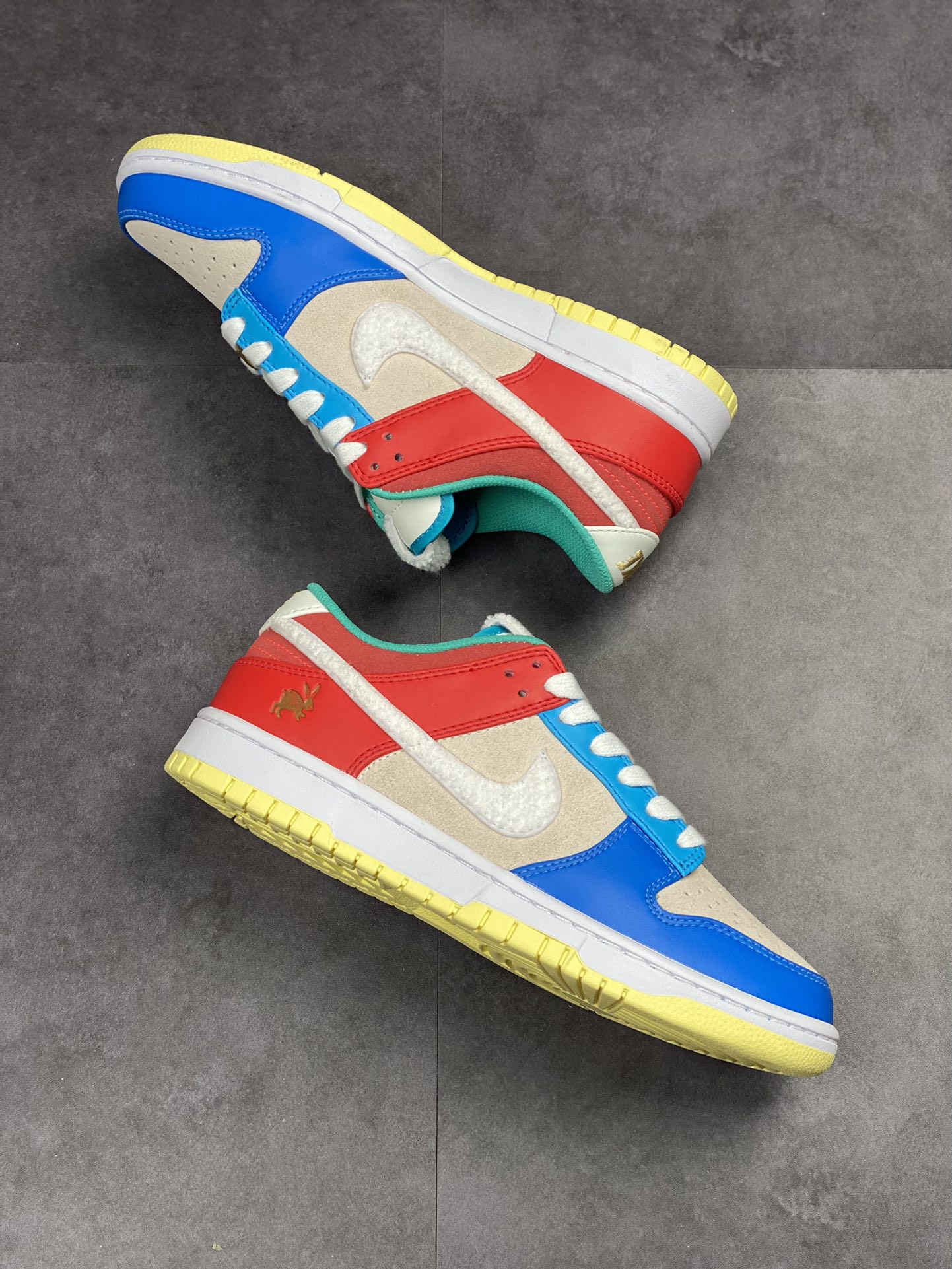 300 Nike SB Dunk Low RETRO 兔年限定 FD4203-111