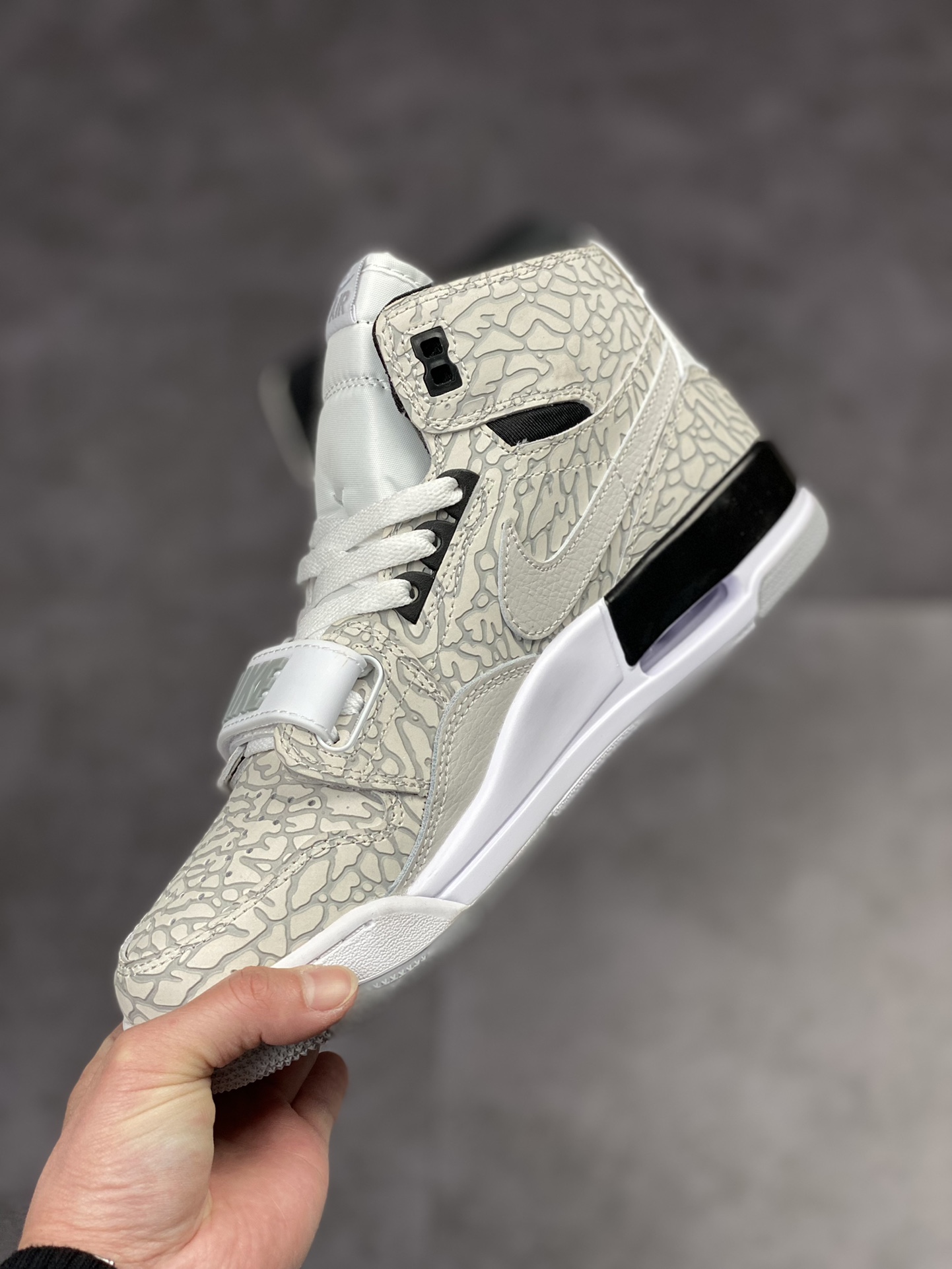 260 Air Jordan Legacy 312  AV3922-100