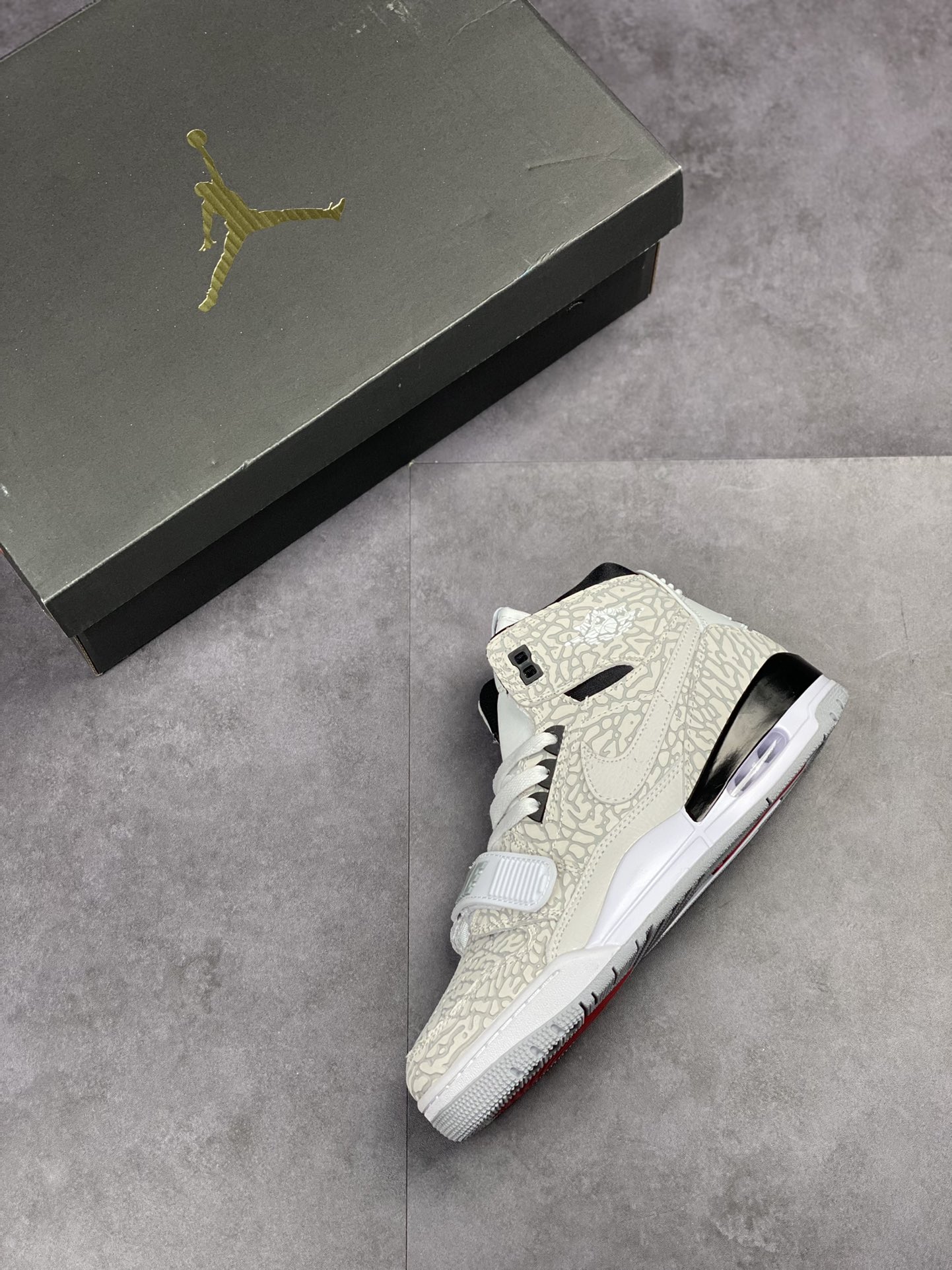 260 Air Jordan Legacy 312  AV3922-100