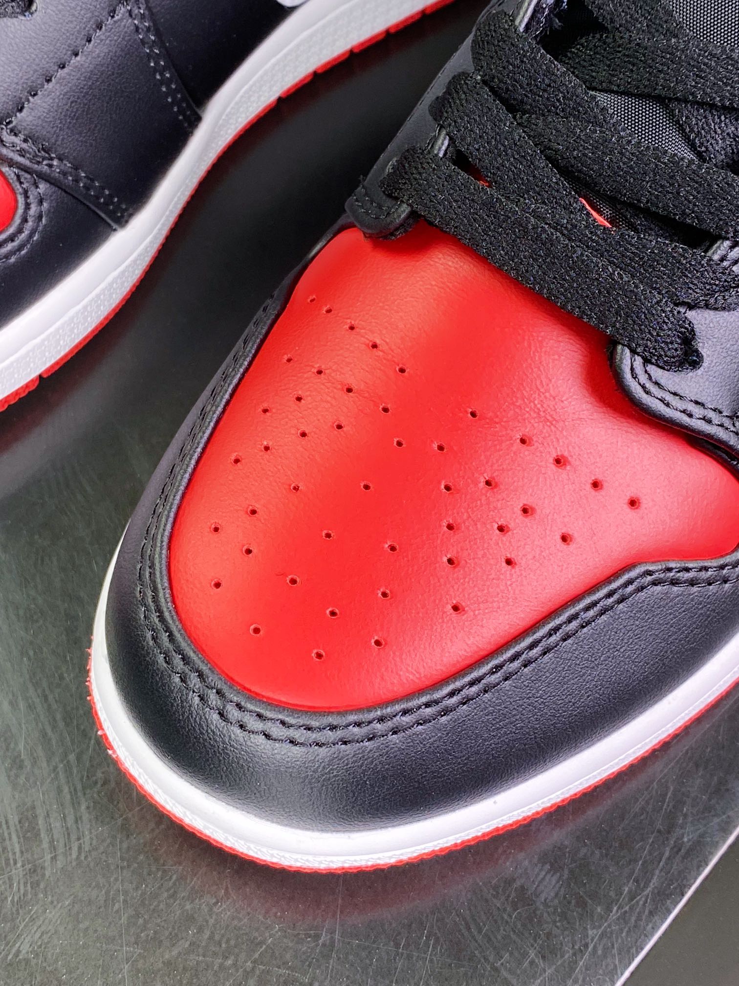 Air Jordan 1 Low ”Black Toe” AJ1 Jordan generation low-top basketball shoes ”Low-top black red toe” 553558-066