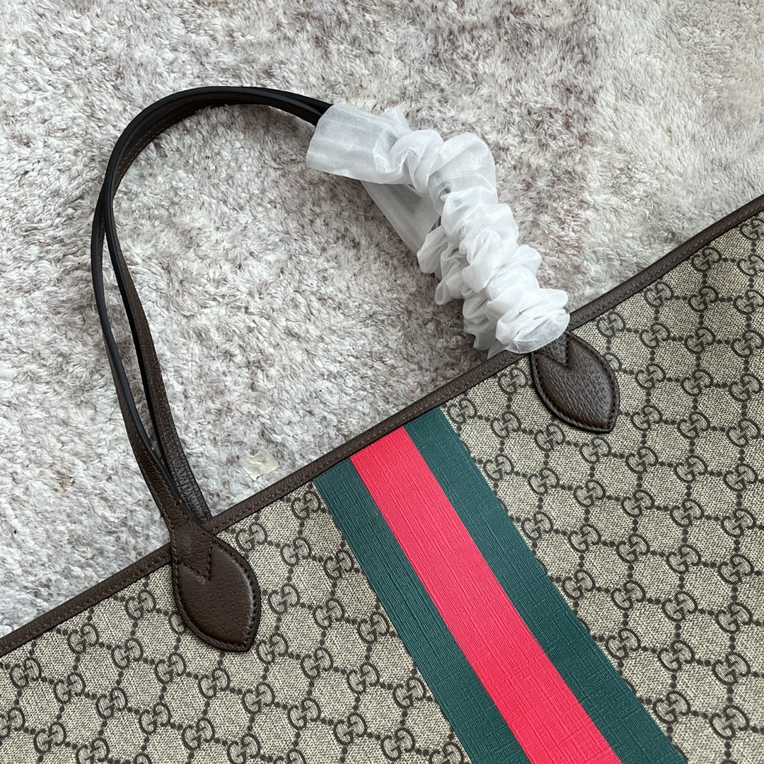 Gucci GG Supreme tote everyday
