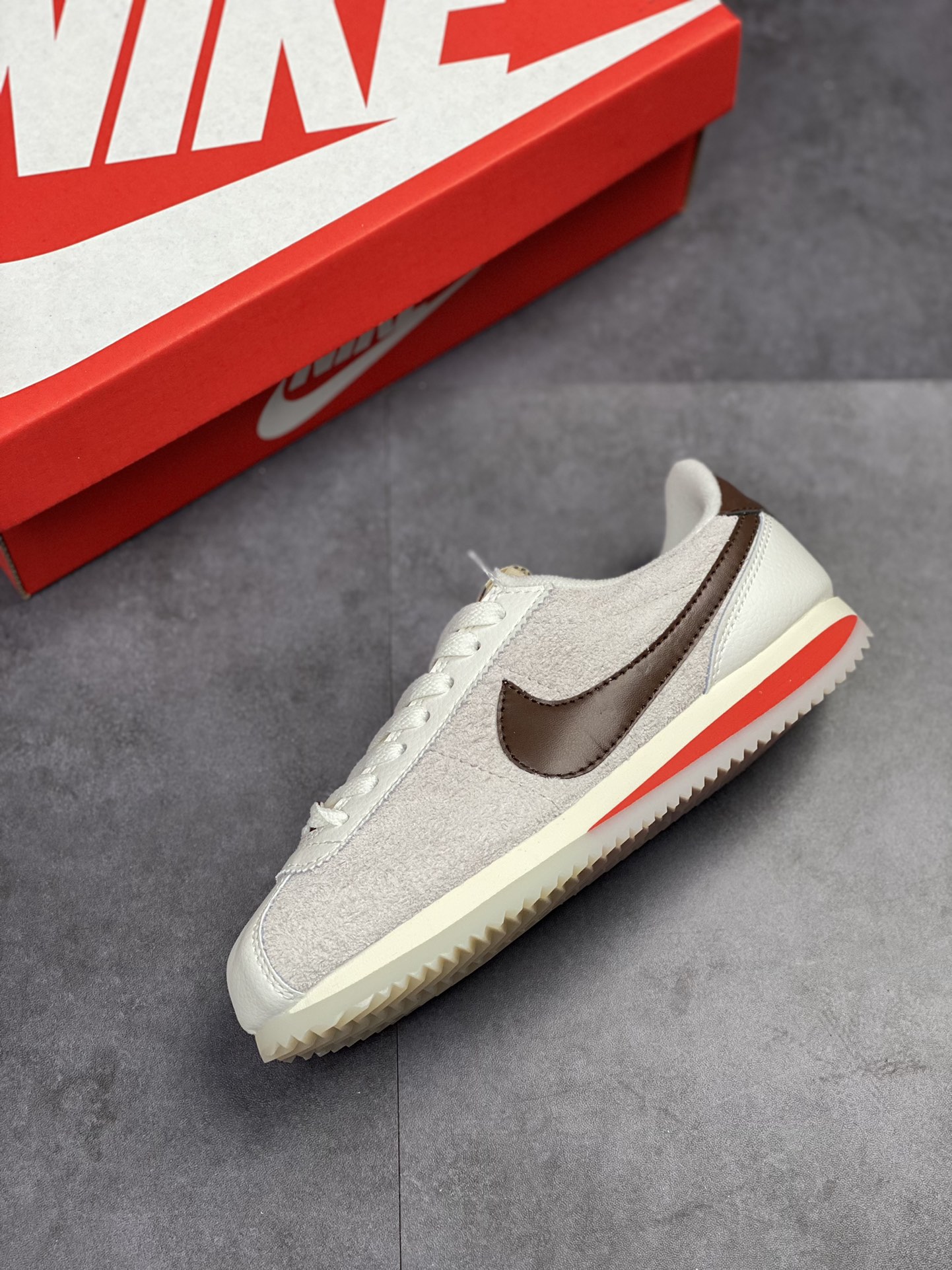 150 原装渠道订单 实体充正操作 Nike Classic Cortez Leather 经典阿甘FD2013-100