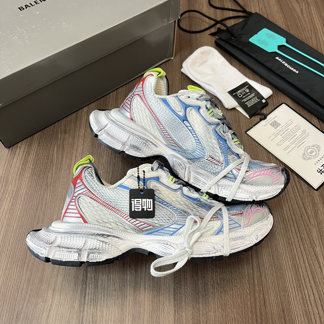 Balenciaga Balenciaga Phantom Sneaker 巴黎世家全新做旧十代粉色潮流跑鞋 在延续 Track Trainer 户外轮廓和复杂鞋面结构的同时