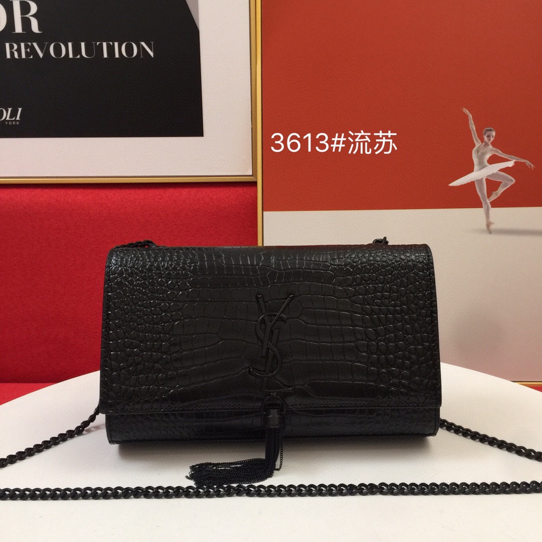 280 圣罗兰 标志正面翻盖包，配有马衔索式链条肩带、经典没流苏款，牛皮革，磁石按扣封口，内侧隔层袋，尺寸24×14.5×5.5cm，s03613，